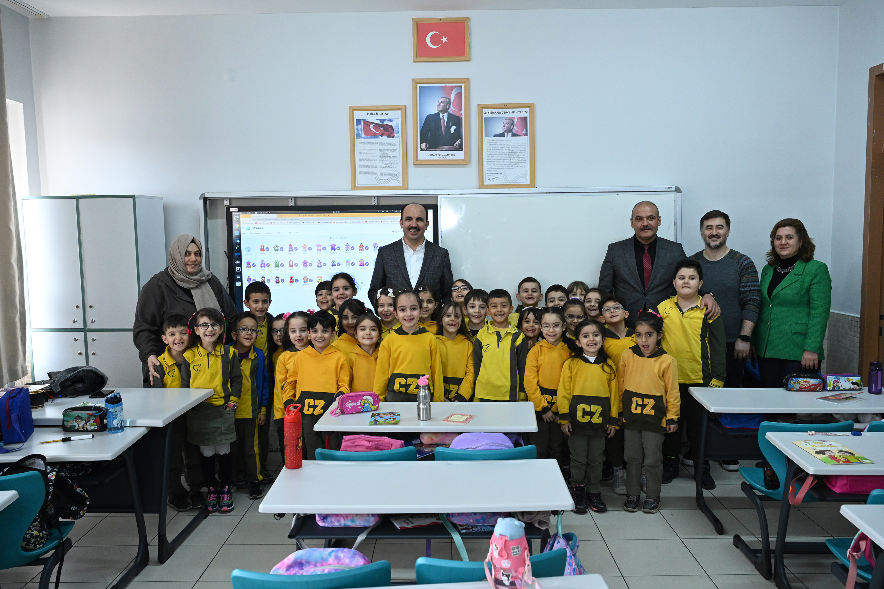 BAŞKAN ALTAY CAHİT ZARİFOĞLU İLKOKULU ÖĞRENCİLERİYLE BULUŞTU