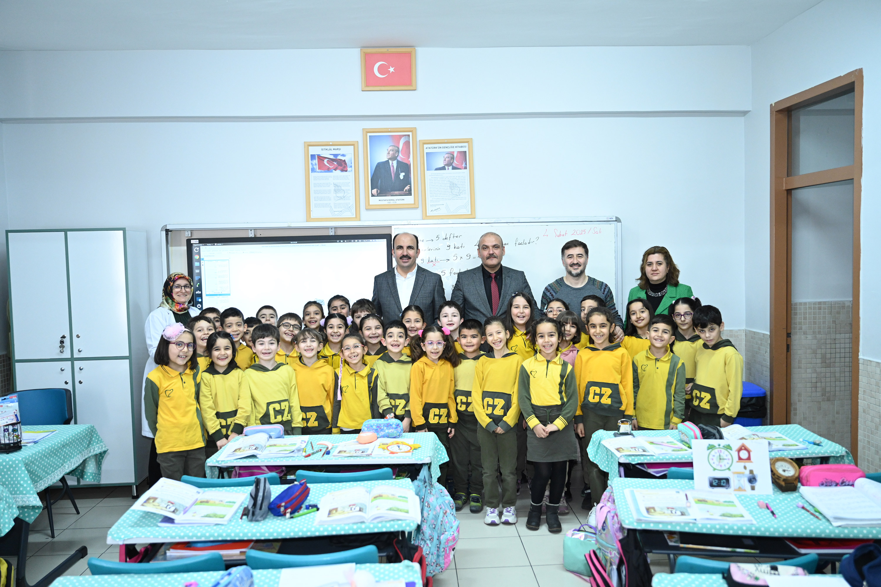 BAŞKAN ALTAY CAHİT ZARİFOĞLU İLKOKULU ÖĞRENCİLERİYLE BULUŞTU
