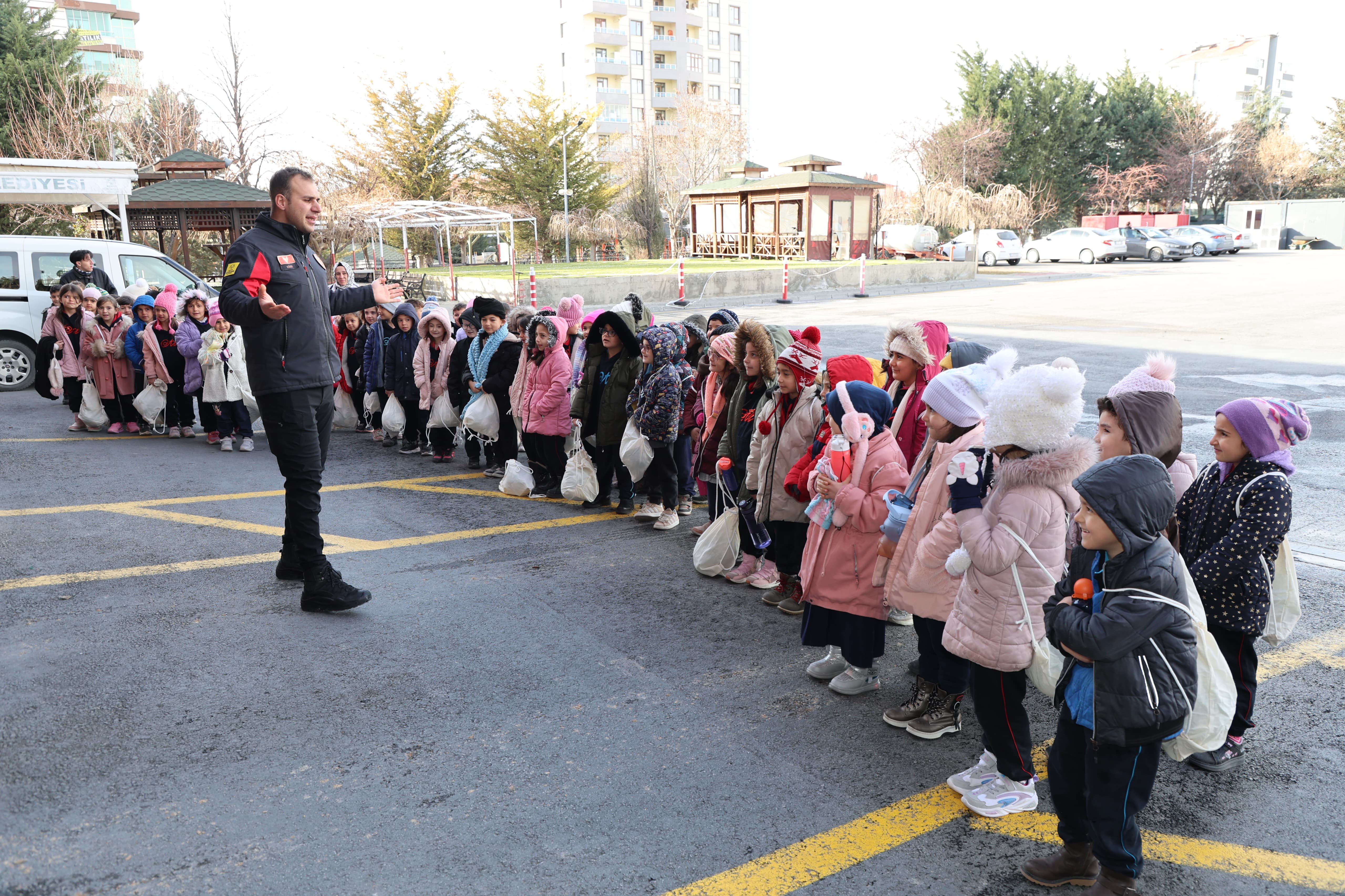 KONYA BÜYÜKŞEHİR'DEN İLKOKUL ÖĞRENCİLERİ İÇİN YANGIN GÜVENLİĞİ SEFERBERLİĞİ