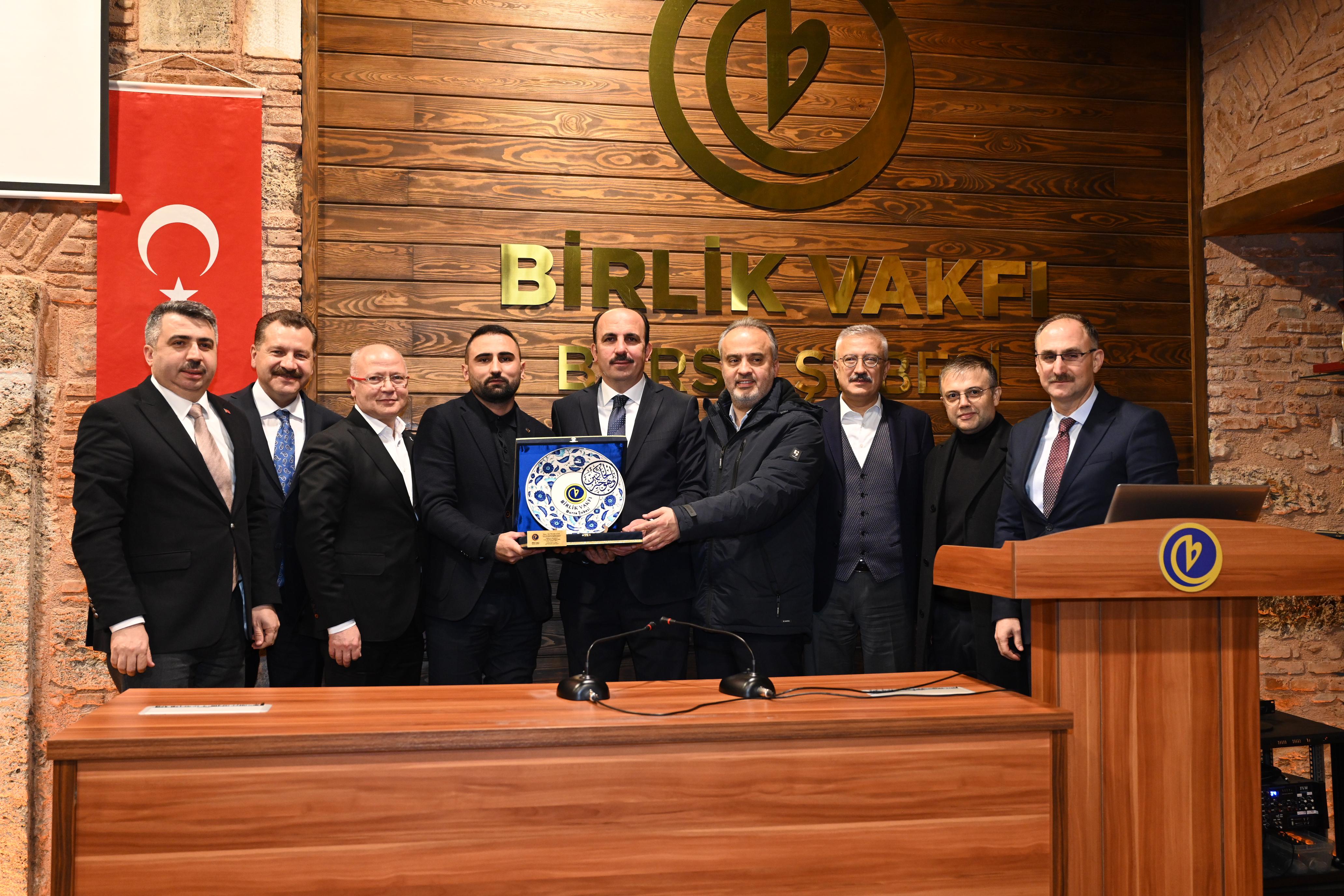 BAŞKAN ALTAY: “ZORLUKLARDA VE SEVİNÇLERDE BAYRAĞIMIZ HEPİMİZİ BİRLEŞTİRİYOR”