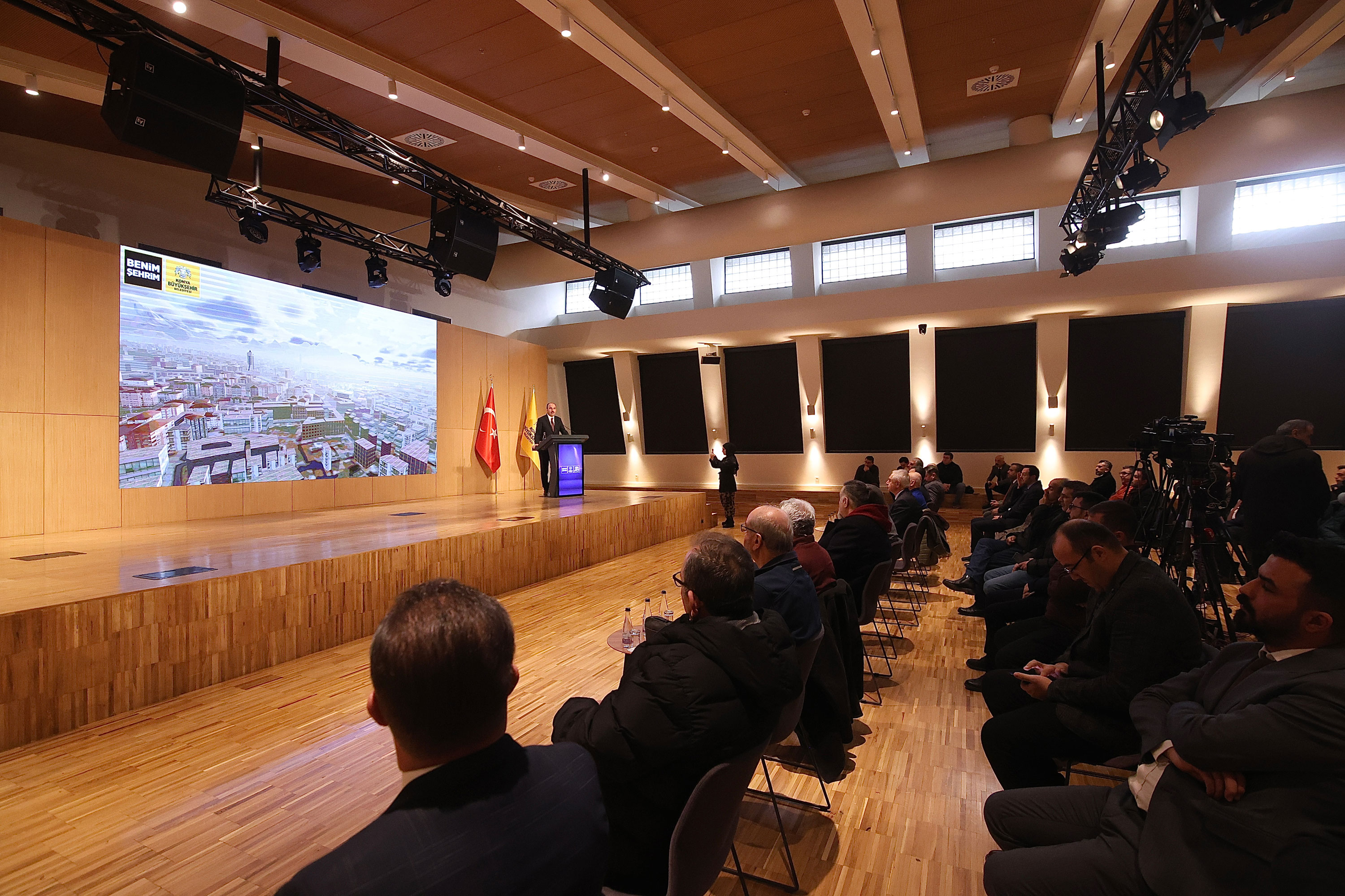 BAŞKAN ALTAY: “DİJİTAL İKİZ TEKNOLOJİSİ İLE KONYA’YI AKILLI ŞEHİRCİLİKTE LİDER KONUMA TAŞIYORUZ”