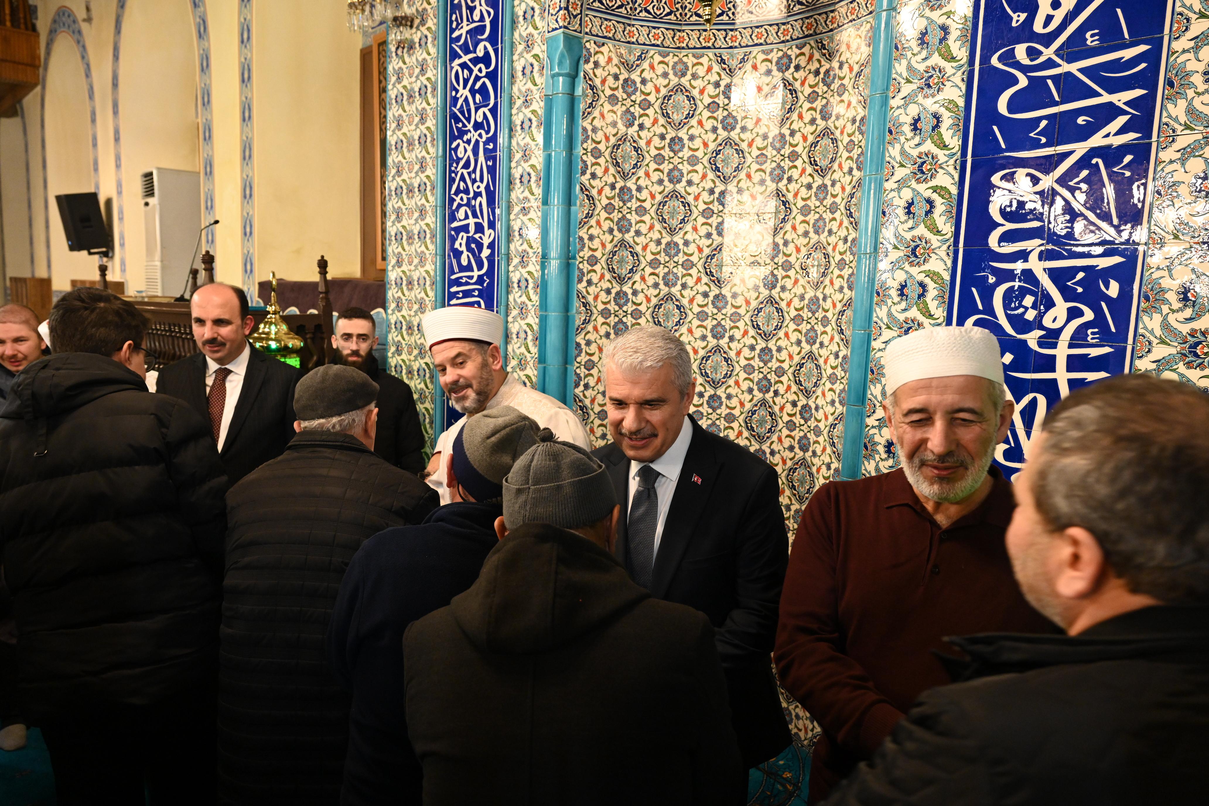 VALİ AKIN VE BAŞKAN ALTAY MESCİD-İ AKSA İMAMI İKRİME SABRİ İLE BİRLİKTE KONYALILARIN KANDİL BEREKETİNE ORTAK OLDU