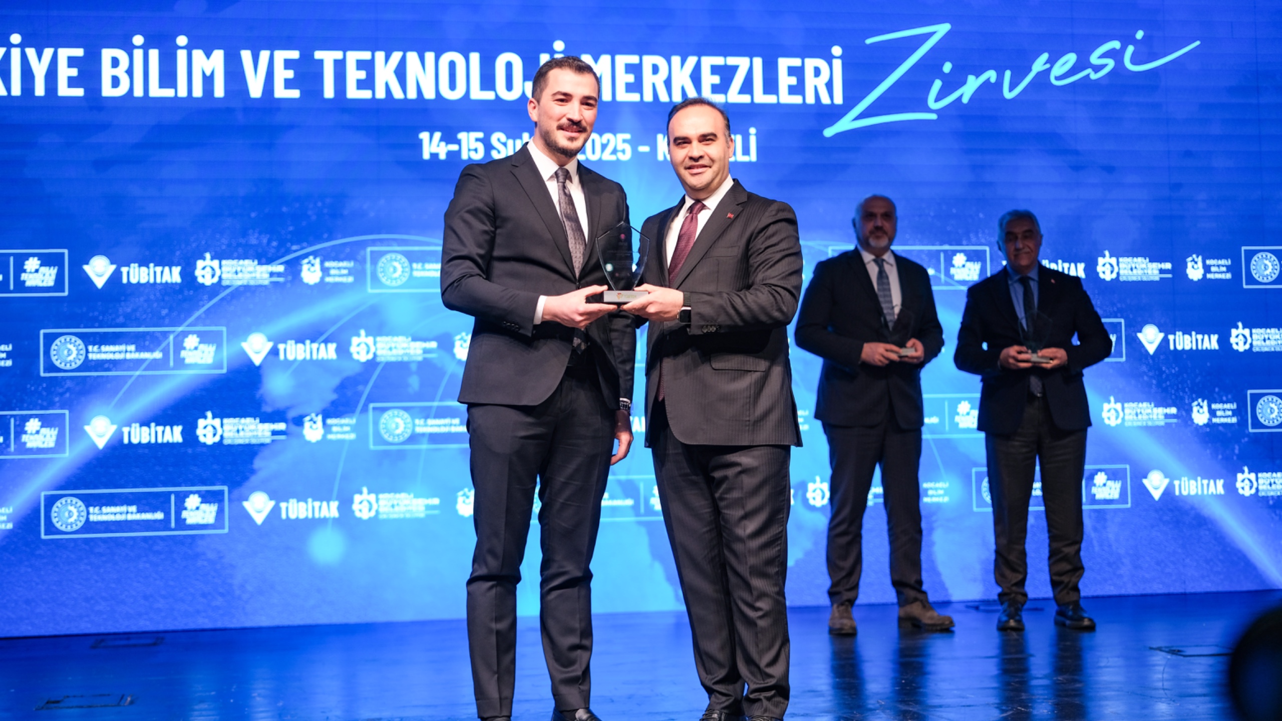 SANAYİ BAKANI KACIR’DAN KONYA BİLİM MERKEZİ’NE “EN İYİ YENİLİKÇİ UYGULAMALAR” ÖDÜLÜ