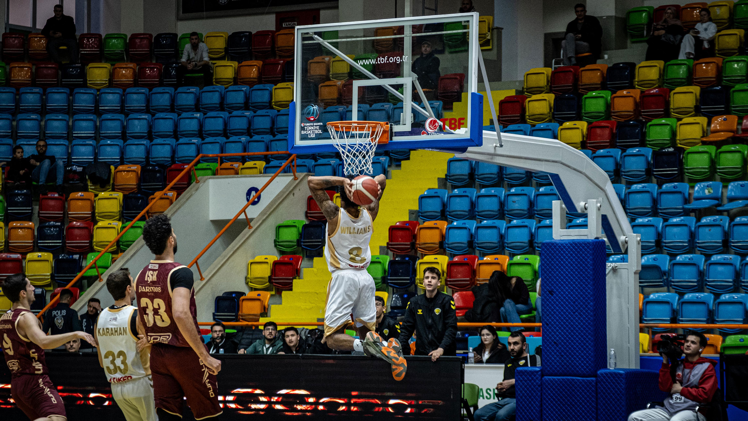 BÜYÜKŞEHİR, BANDIRMA BORDO BASKETBOL’A ŞANS TANIMADI