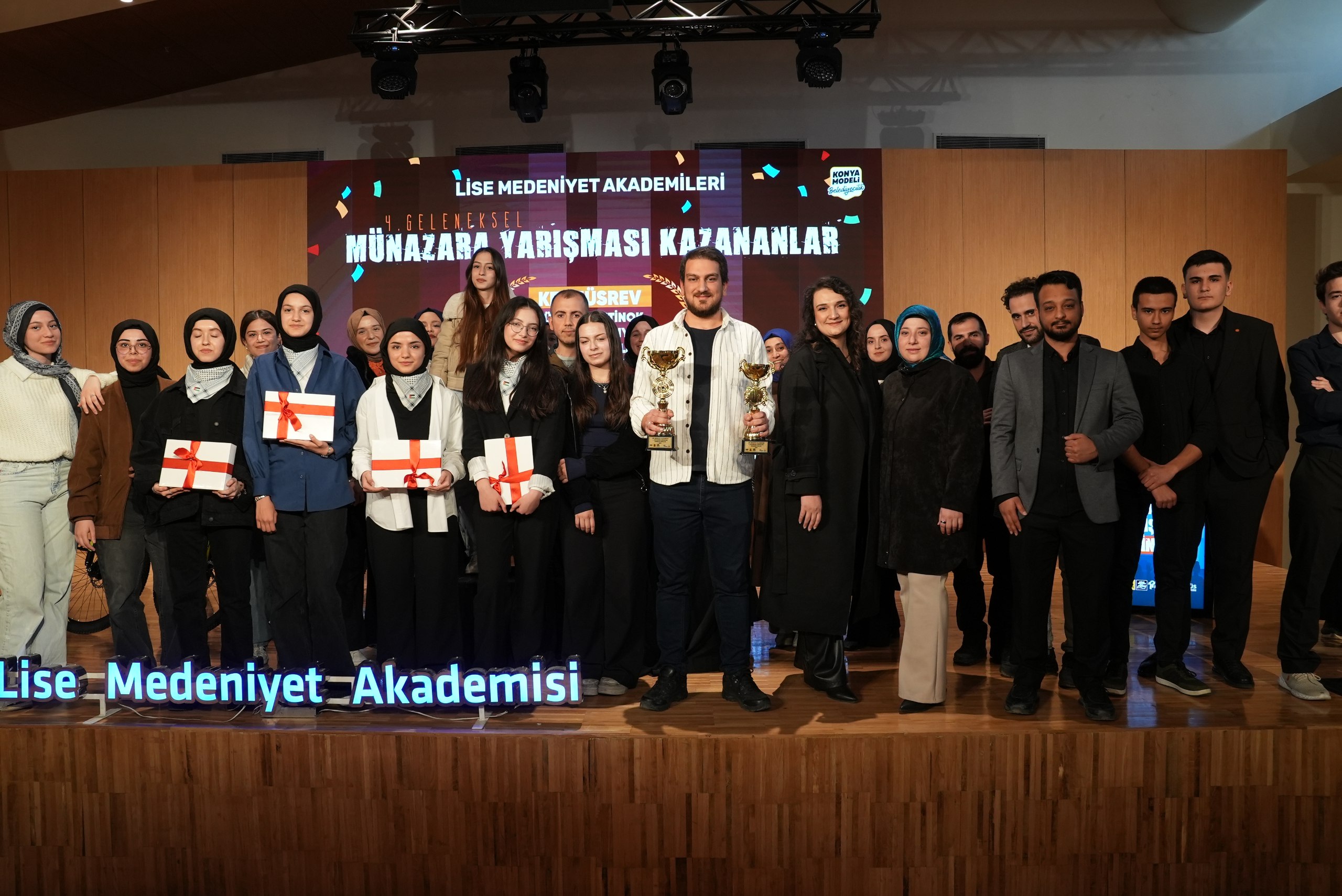 KONYA BÜYÜKŞEHİR EĞİTİM BİRİMLERİYLE GENÇ ZİHİNLERİ BİR ARAYA GETİRİYOR