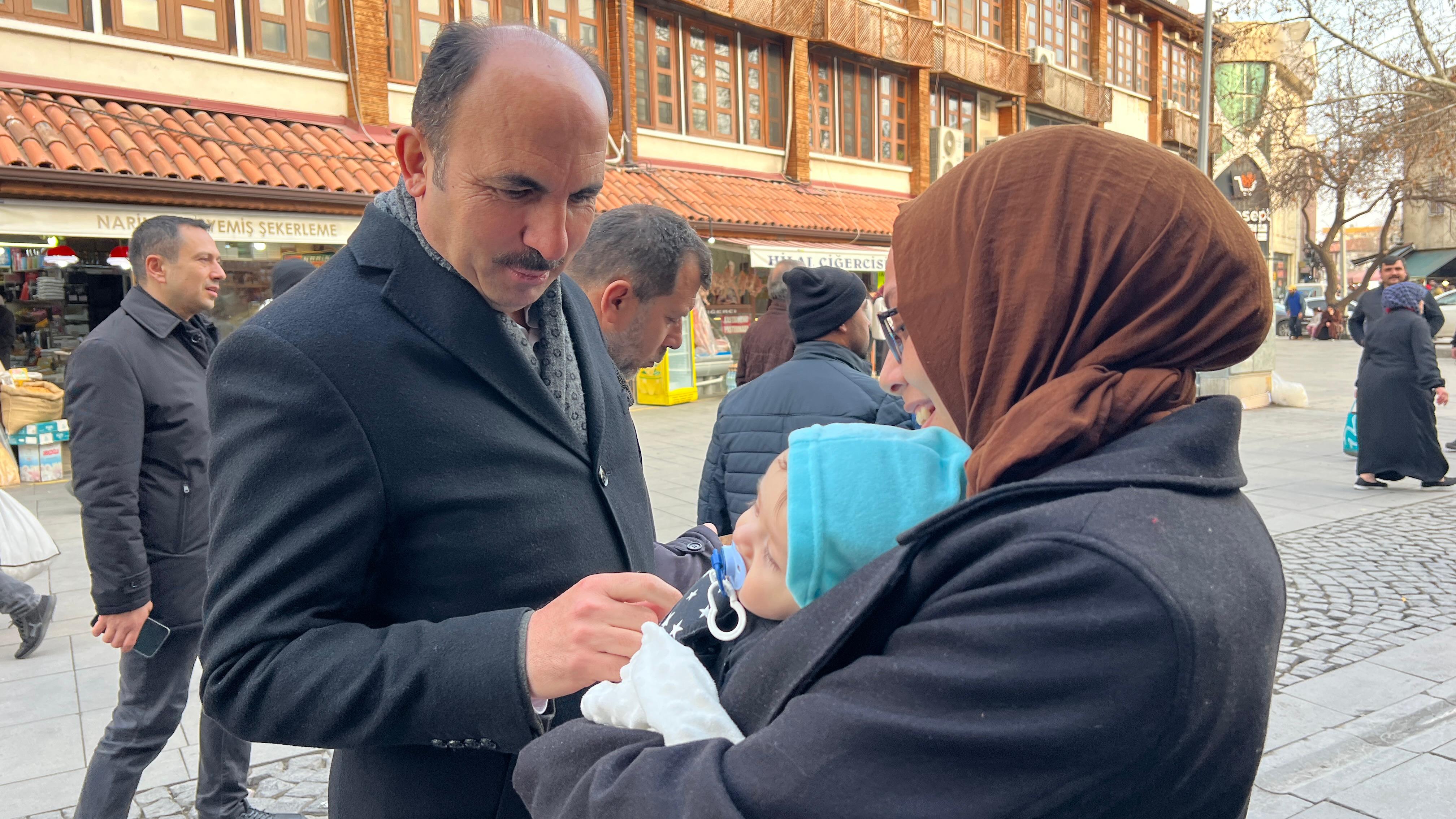 BAŞKAN ALTAY İFTAR ÖNCESİ VE TERAVİH SONRASI KONYALILARLA BİR ARAYA GELDİ