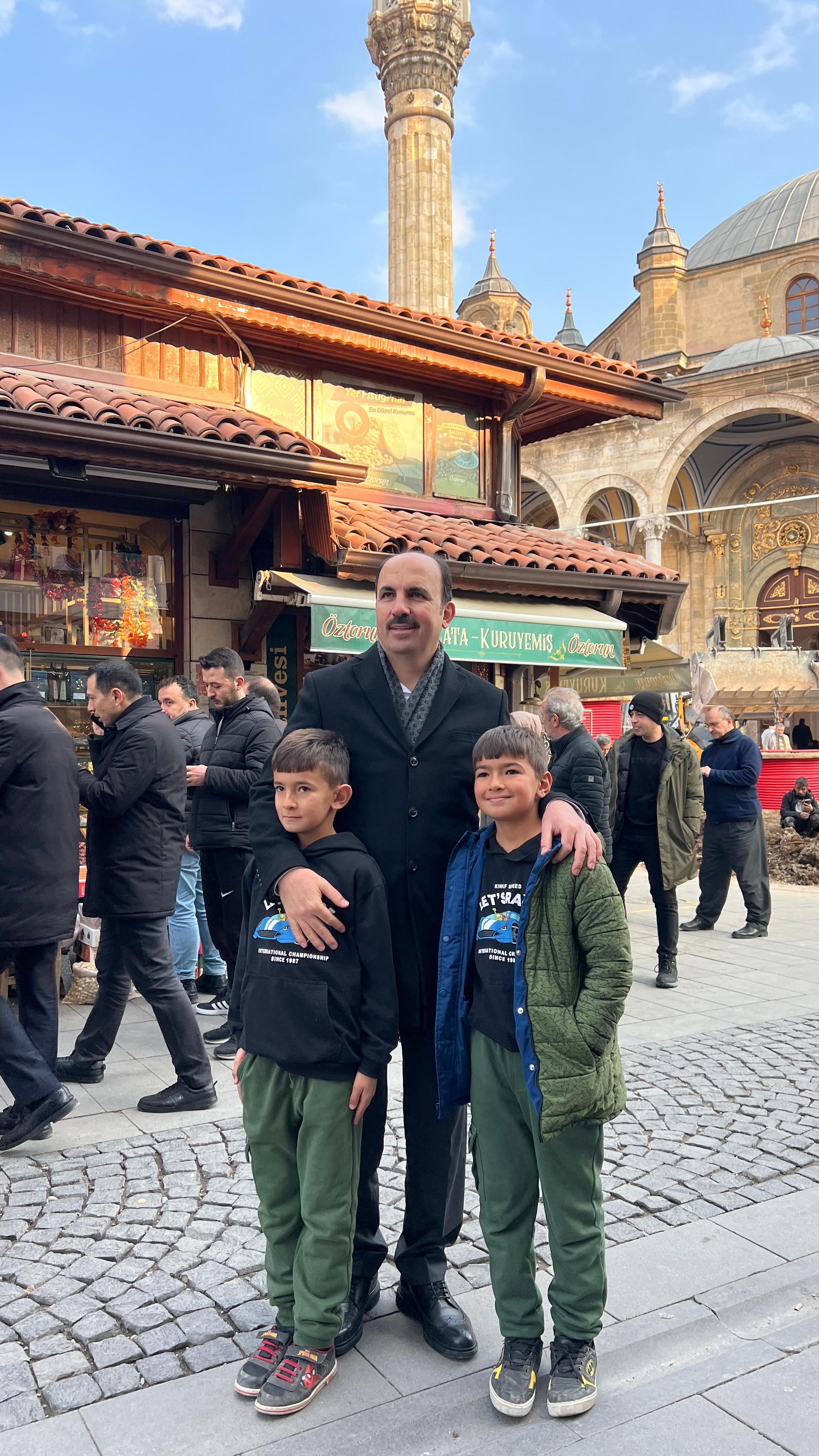 BAŞKAN ALTAY İFTAR ÖNCESİ VE TERAVİH SONRASI KONYALILARLA BİR ARAYA GELDİ