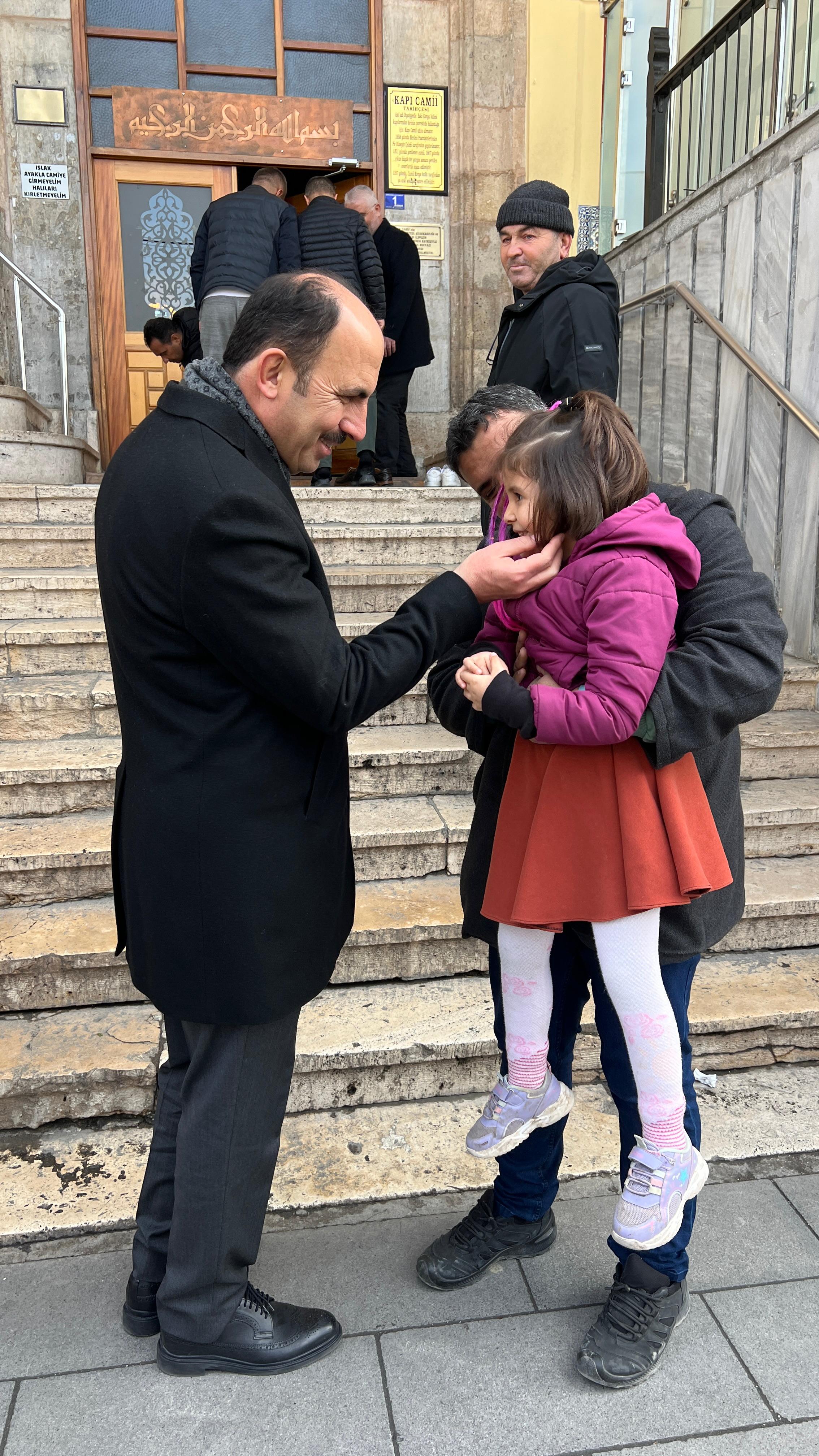 BAŞKAN ALTAY İFTAR ÖNCESİ VE TERAVİH SONRASI KONYALILARLA BİR ARAYA GELDİ