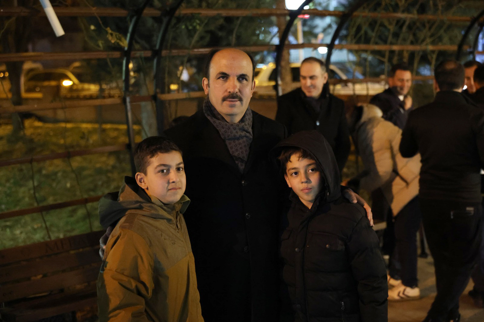BAŞKAN ALTAY İFTAR ÖNCESİ VE TERAVİH SONRASI KONYALILARLA BİR ARAYA GELDİ