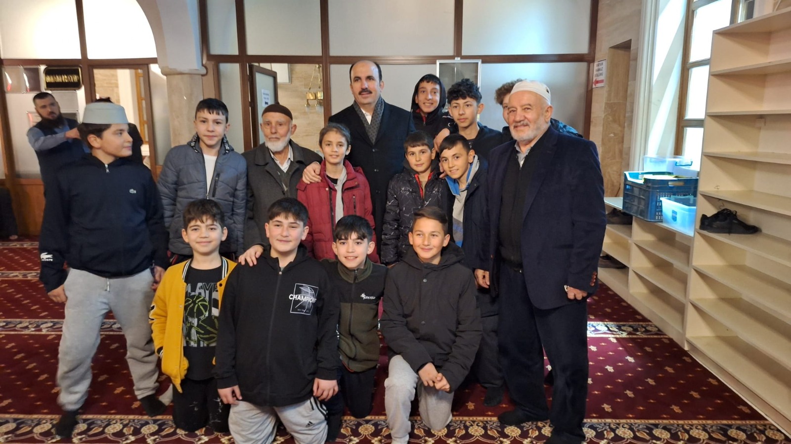 BAŞKAN ALTAY İFTARDA ÜNİVERSİTELİ GENÇLERLE BULUŞTU