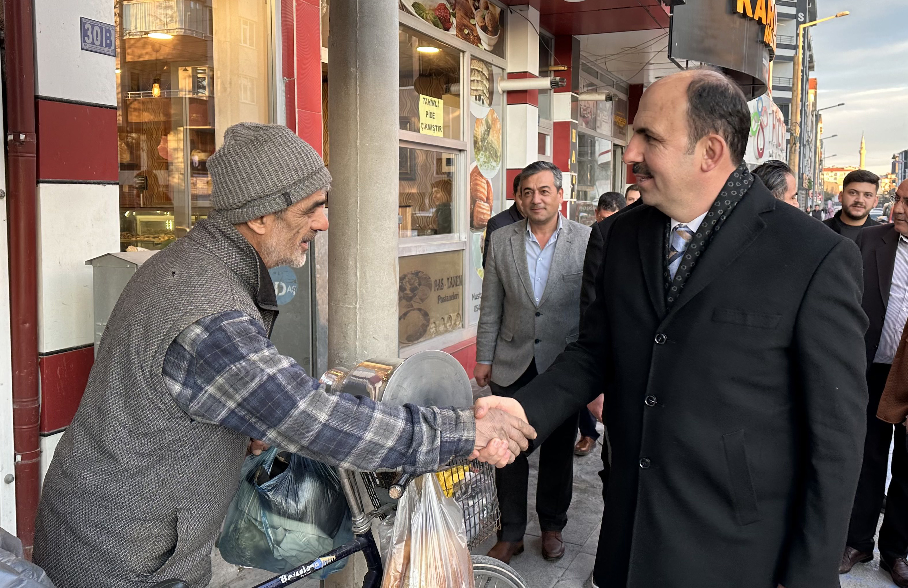 BAŞKAN ALTAY ÇUMRALILARIN RAMAZAN BEREKETİNE ORTAK OLDU