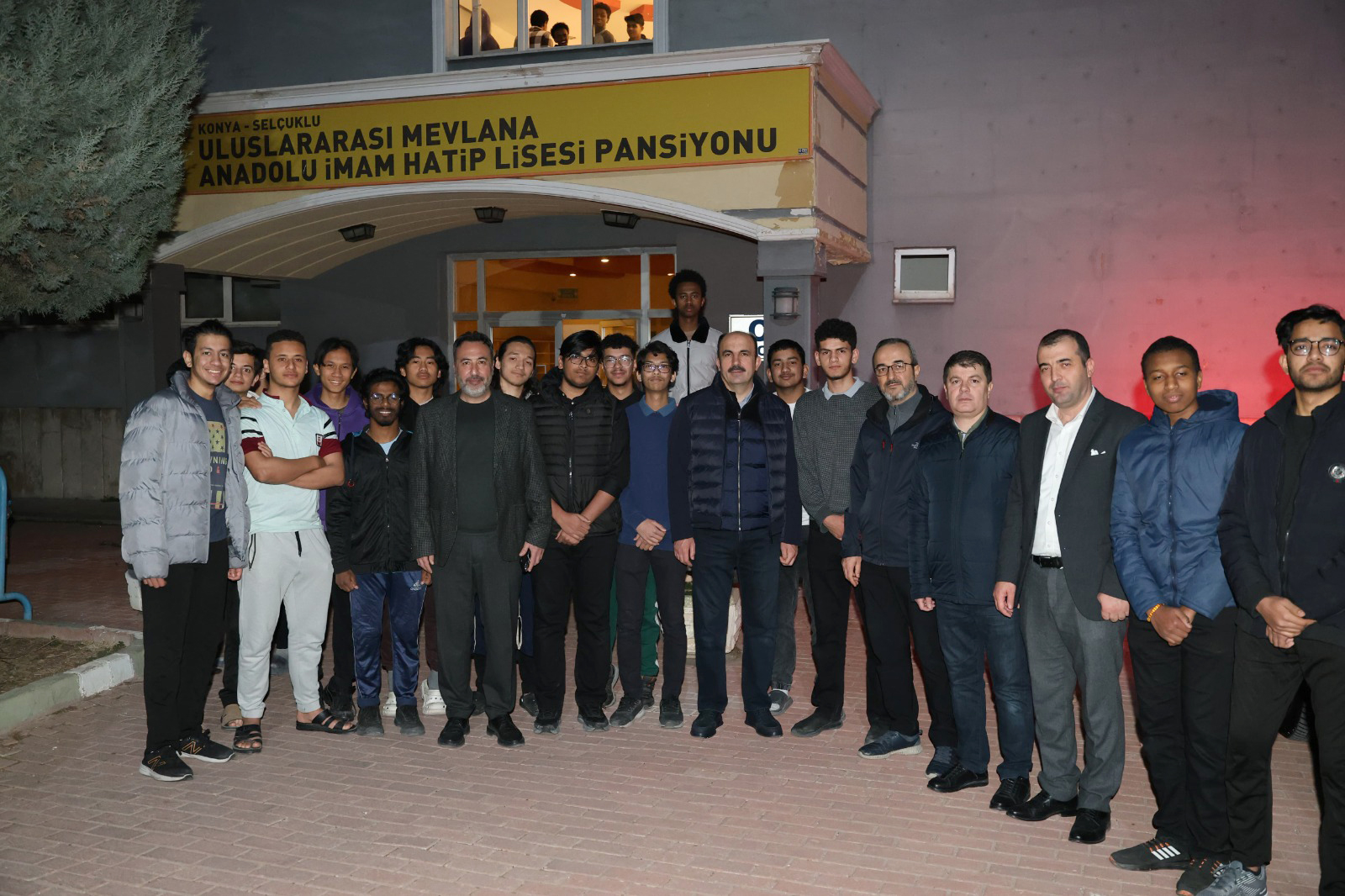 MİLLETVEKİLİ ÖZER VE BAŞKAN ALTAY ULUSLARARASI İMAM HATİP LİSESİ’NDE ÖĞRENCİLERLE SAHURDA BULUŞTU