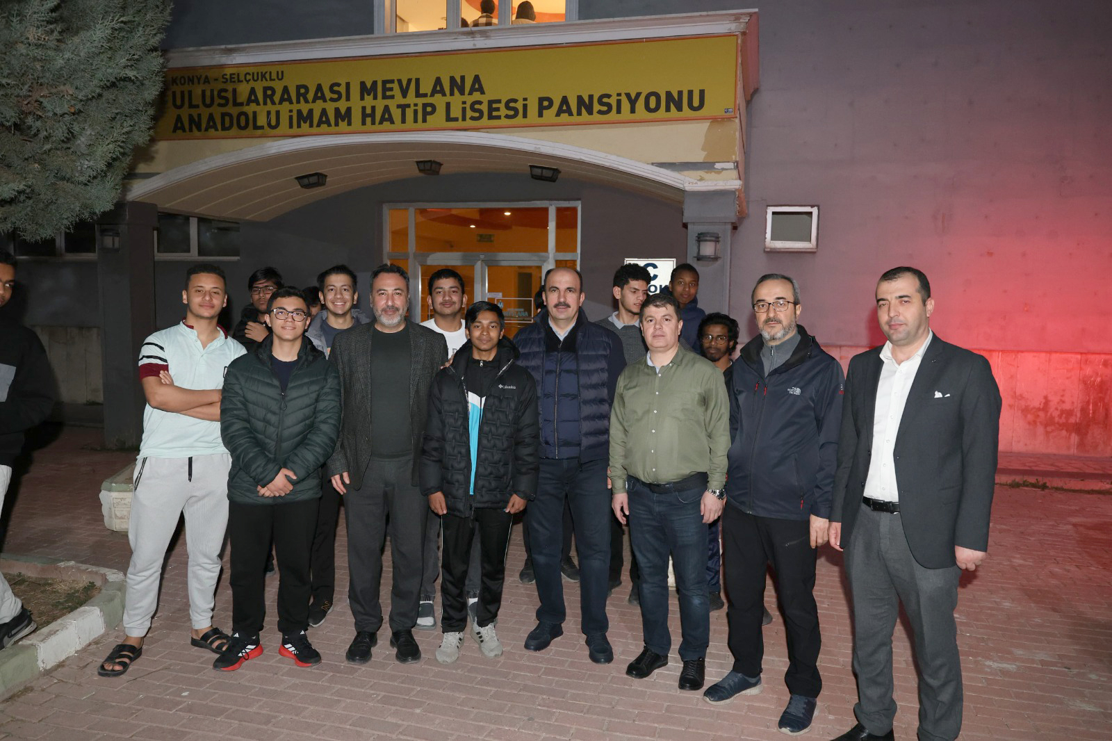 MİLLETVEKİLİ ÖZER VE BAŞKAN ALTAY ULUSLARARASI İMAM HATİP LİSESİ’NDE ÖĞRENCİLERLE SAHURDA BULUŞTU