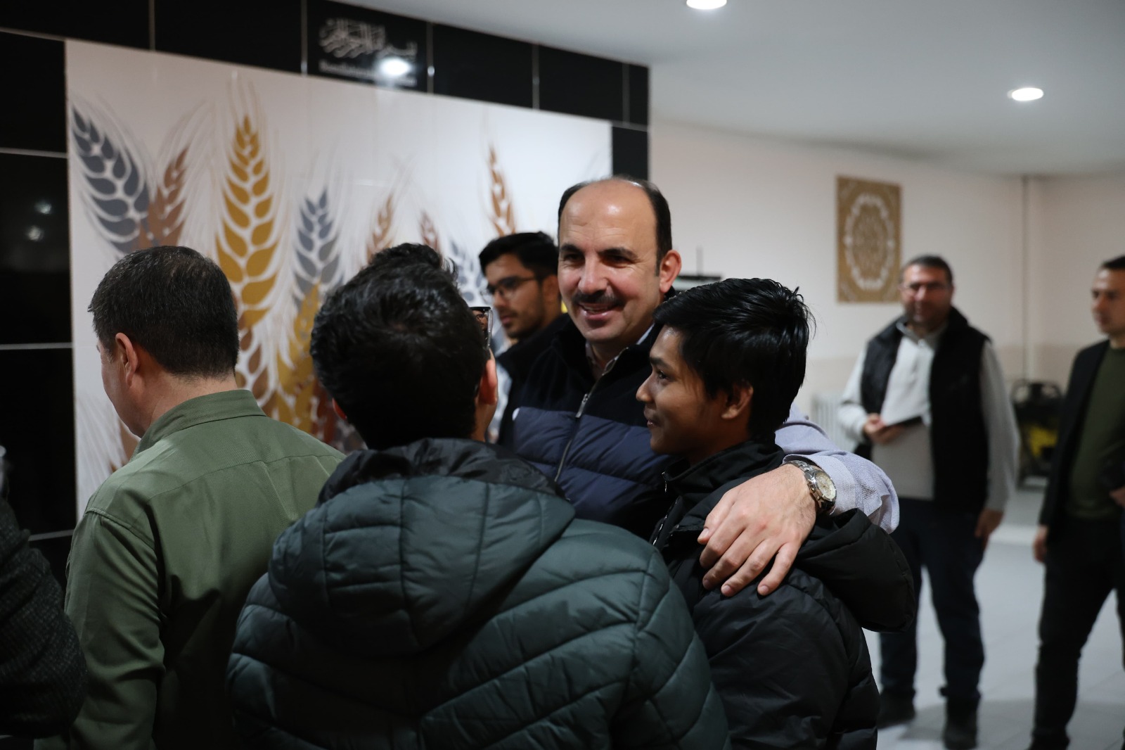 MİLLETVEKİLİ ÖZER VE BAŞKAN ALTAY ULUSLARARASI İMAM HATİP LİSESİ’NDE ÖĞRENCİLERLE SAHURDA BULUŞTU
