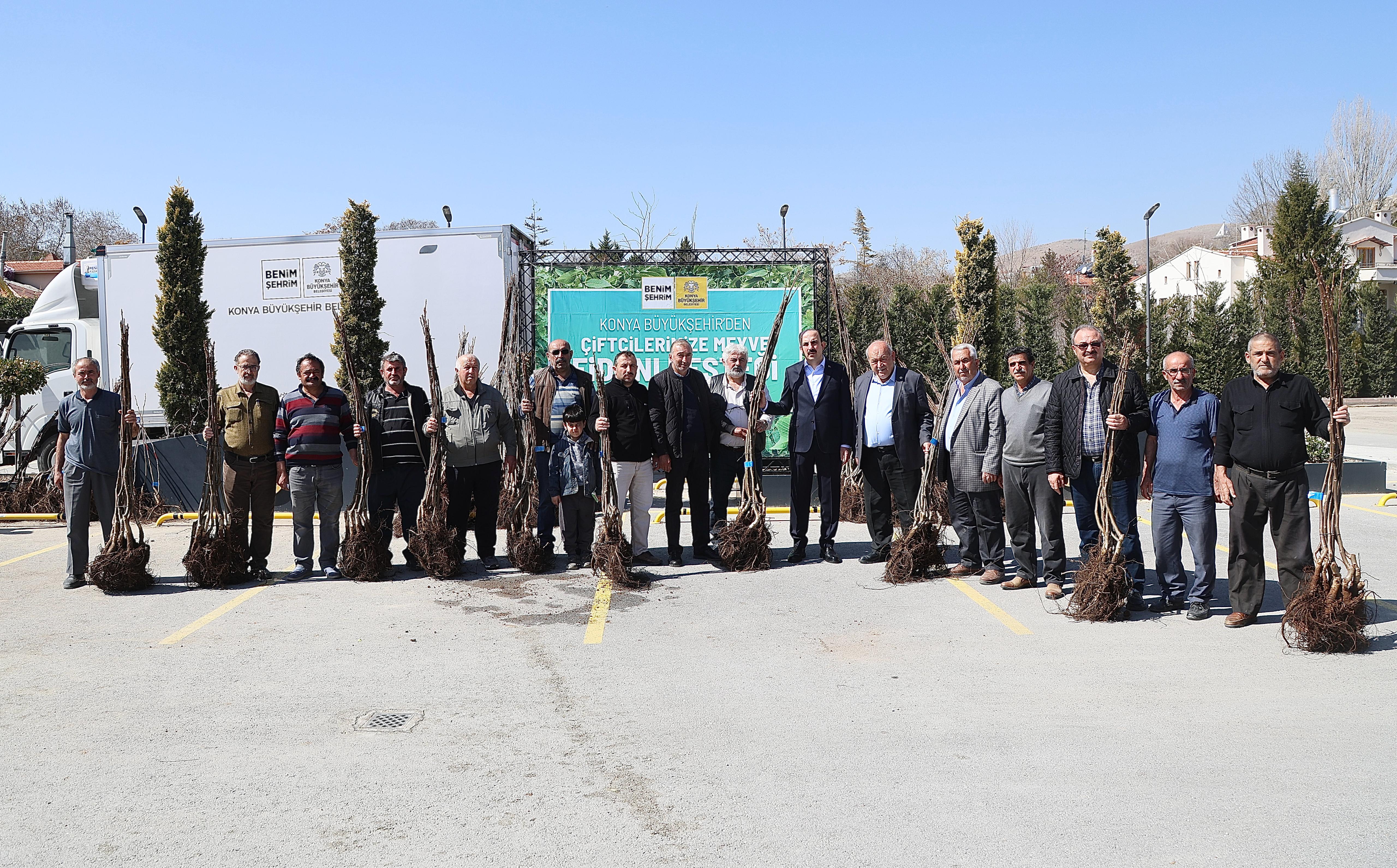 KONYA BÜYÜKŞEHİR TARIMSAL KALKINMA İÇİN BU SEZON 72 BİN MEYVE FİDANI DAĞITIYOR