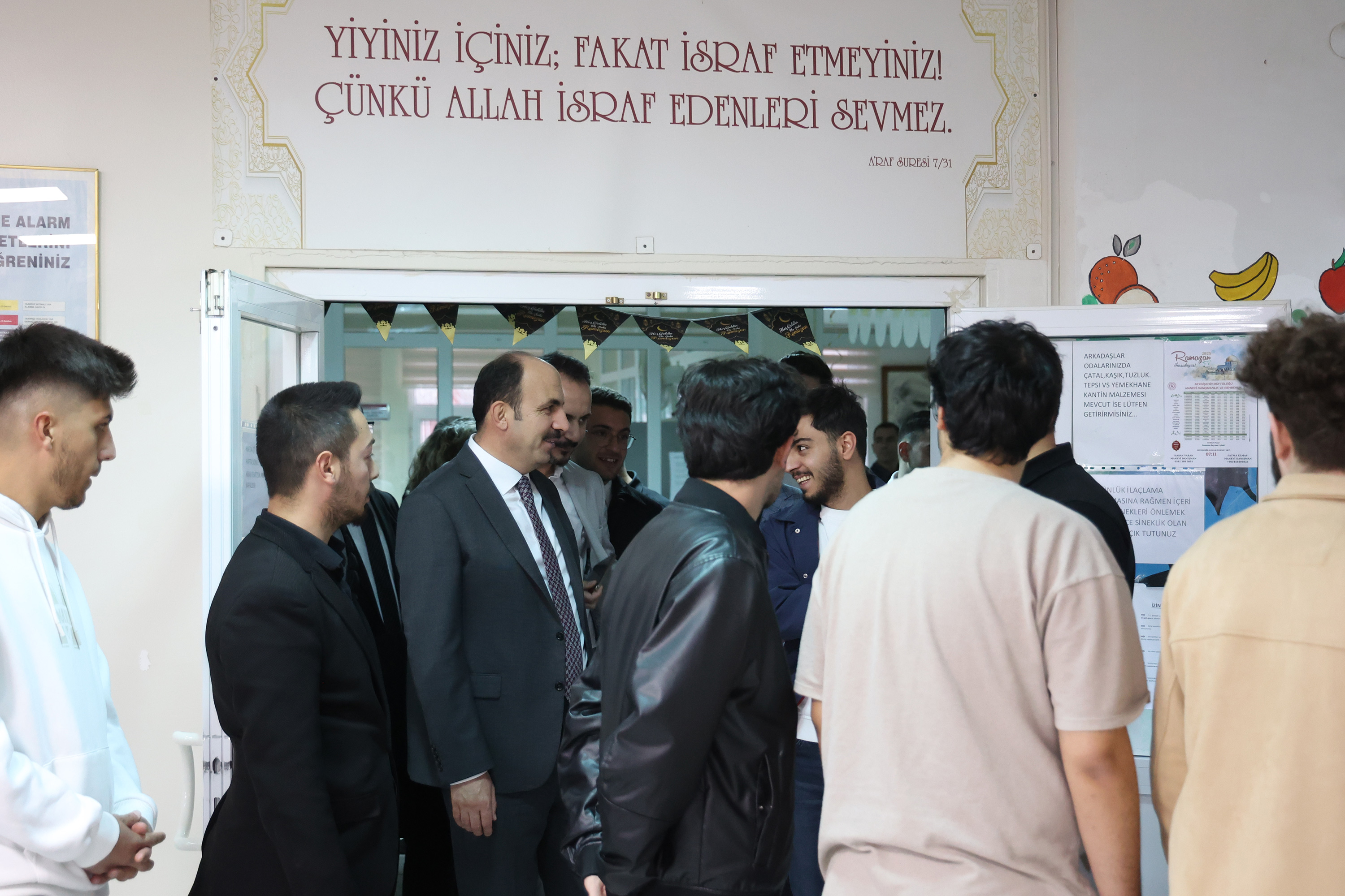BAŞKAN ALTAY SEYDİŞEHİR’DE ÜNİVERSİTELİ GENÇLERLE İFTAR YAPTI, ESNAFLA VE VATANDAŞLARLA BULUŞTU
