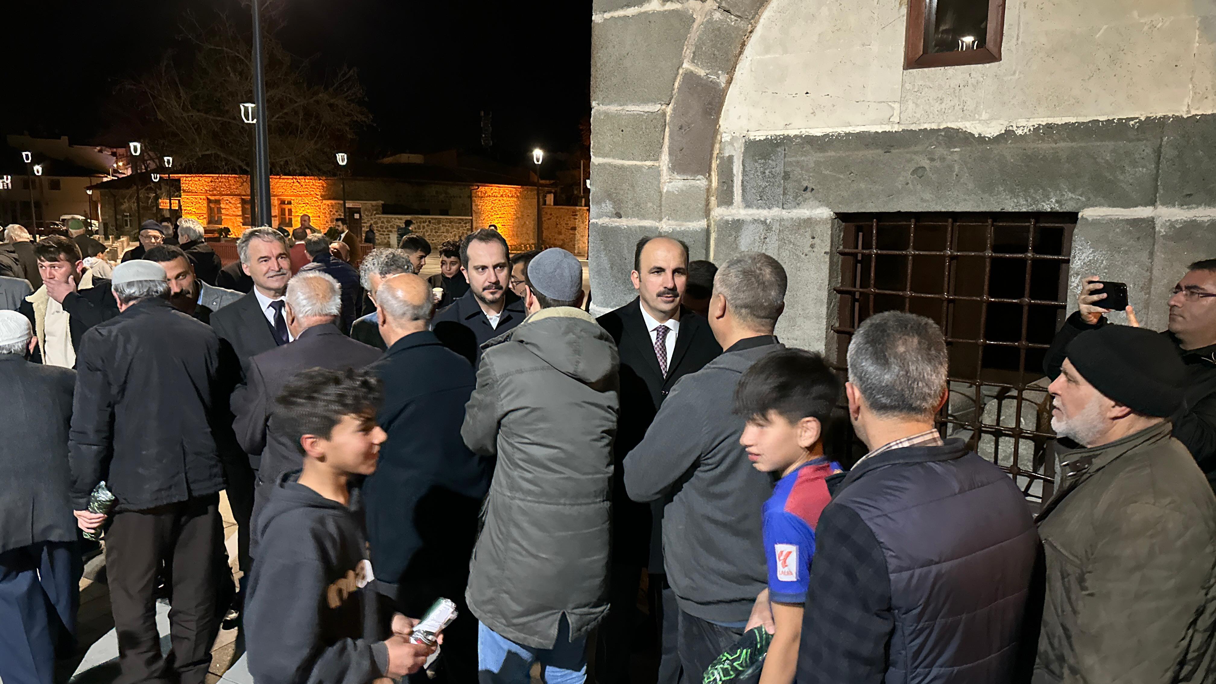BAŞKAN ALTAY SEYDİŞEHİR’DE ÜNİVERSİTELİ GENÇLERLE İFTAR YAPTI, ESNAFLA VE VATANDAŞLARLA BULUŞTU