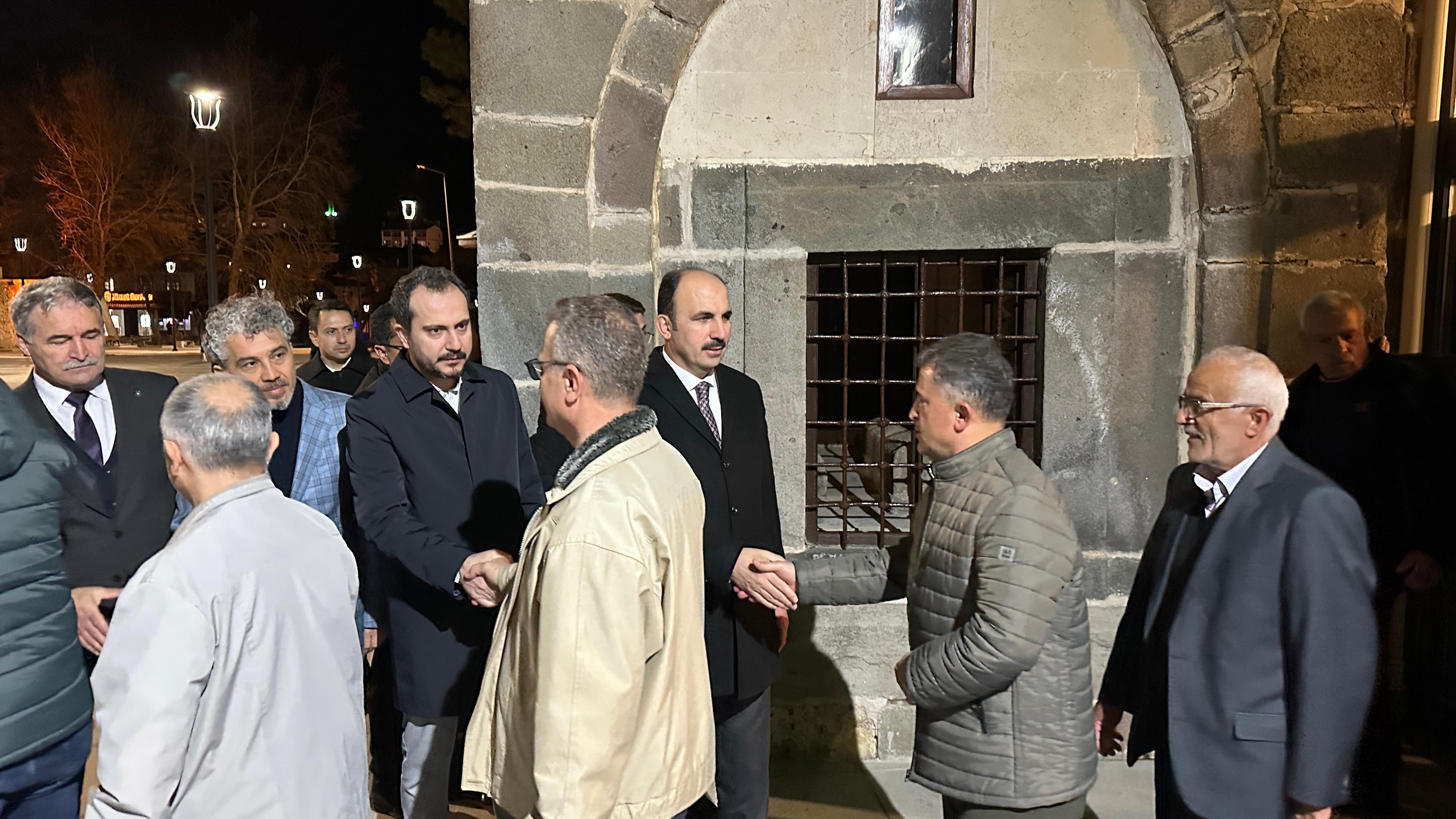 BAŞKAN ALTAY SEYDİŞEHİR’DE ÜNİVERSİTELİ GENÇLERLE İFTAR YAPTI, ESNAFLA VE VATANDAŞLARLA BULUŞTU