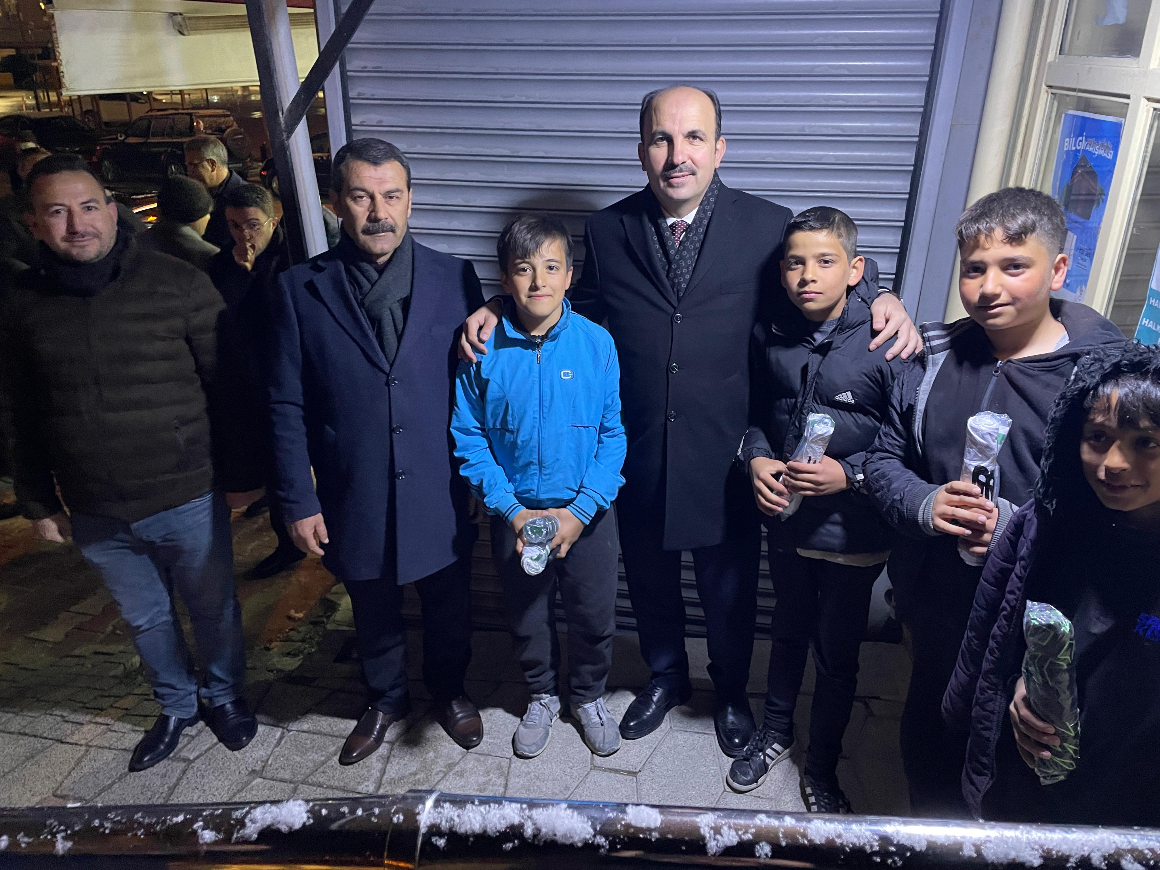 BAŞKAN ALTAY KULU VE CİHANBEYLİ’DE VATANDAŞLARLA BULUŞTU, İTFAİYECİLERLE SAHUR YAPTI