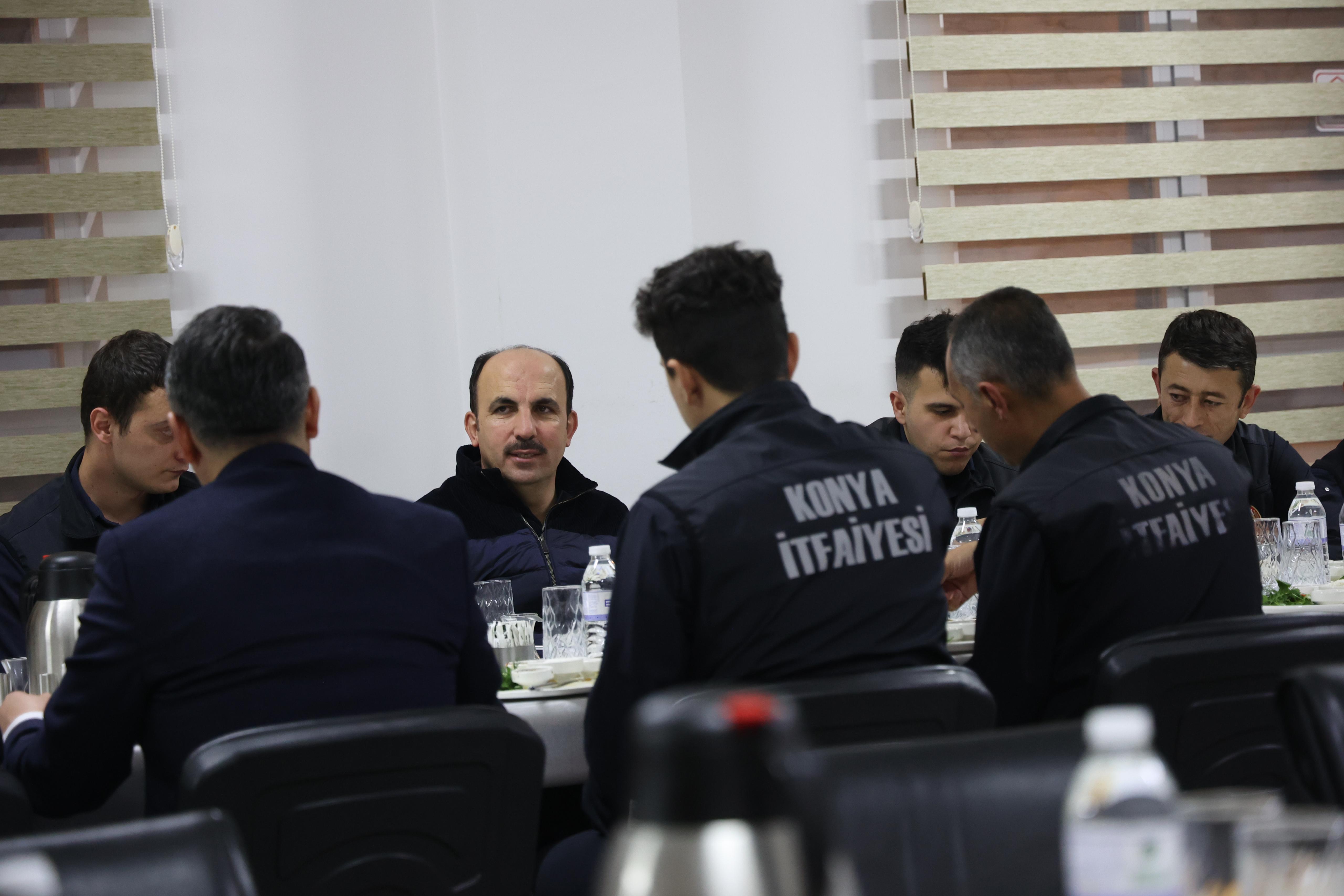 BAŞKAN ALTAY KULU VE CİHANBEYLİ’DE VATANDAŞLARLA BULUŞTU, İTFAİYECİLERLE SAHUR YAPTI
