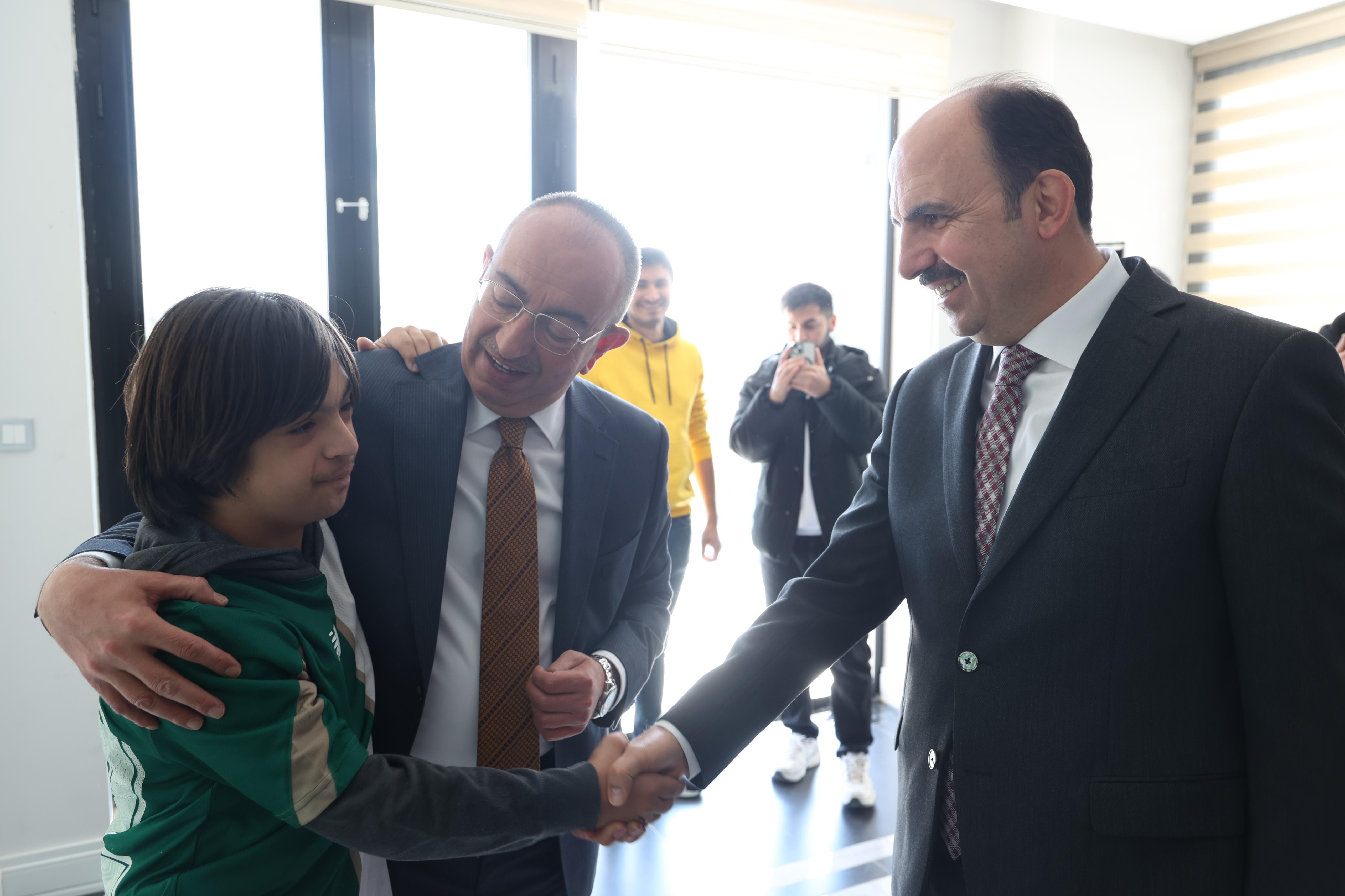 BAŞKANLAR DOSD MERAM’DA DOWN SENDROMLU ÇOCUKLARLA BULUŞTU