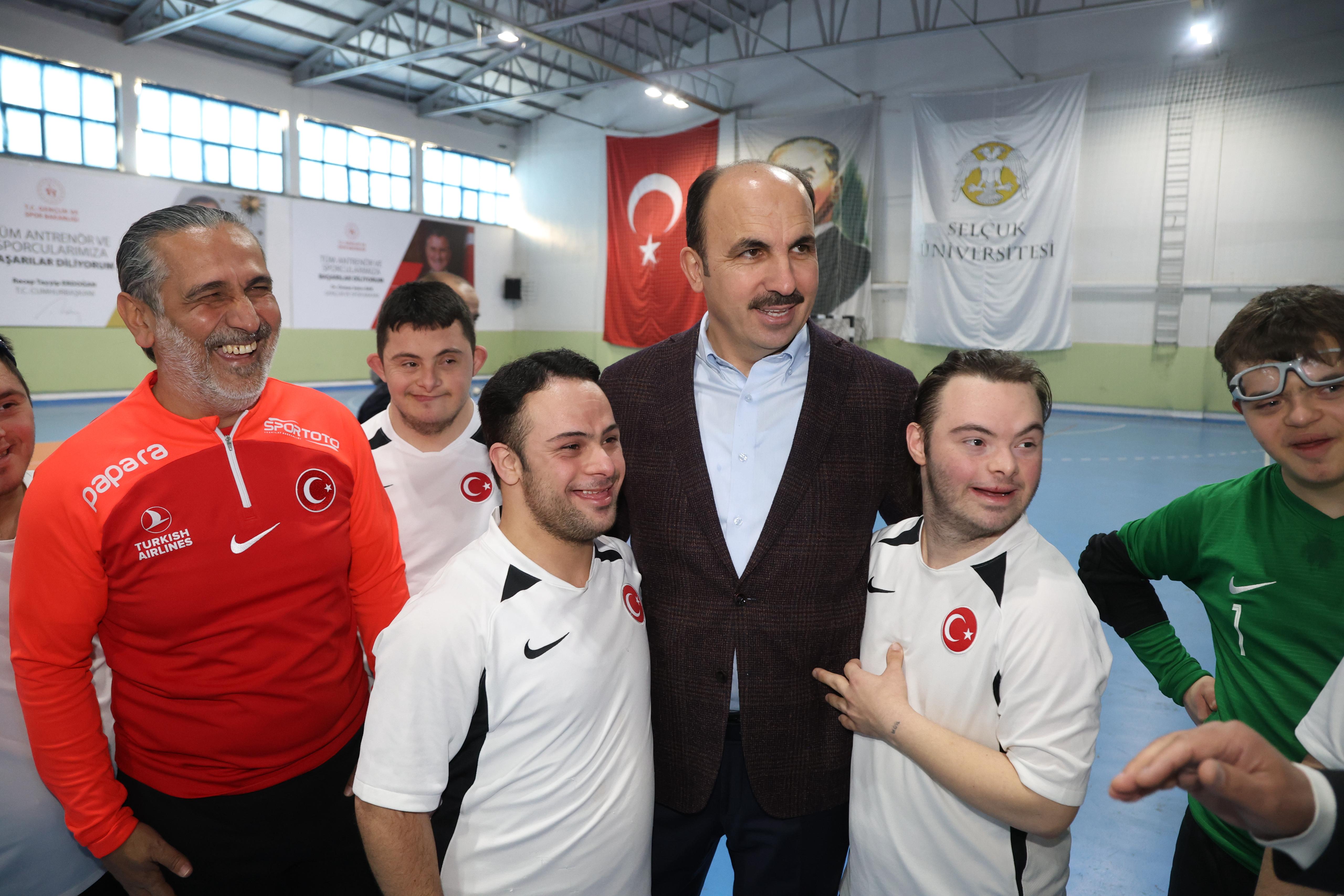 BAŞKAN ALTAY AVRUPA ŞAMPİYONASI’NA KONYA’DA HAZIRLANAN ÖZEL SPORCULARLA BULUŞTU