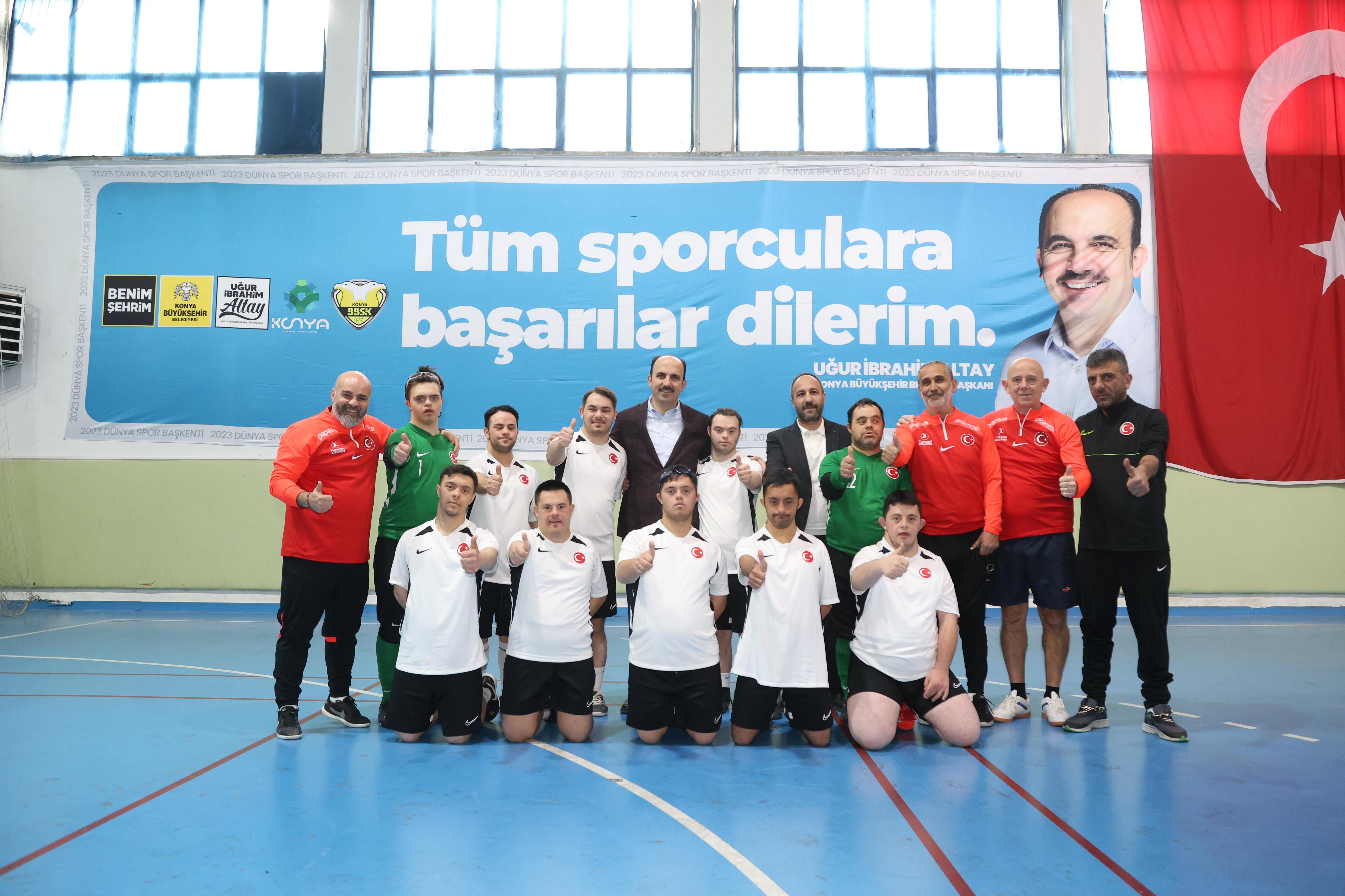 BAŞKAN ALTAY AVRUPA ŞAMPİYONASI’NA KONYA’DA HAZIRLANAN ÖZEL SPORCULARLA BULUŞTU