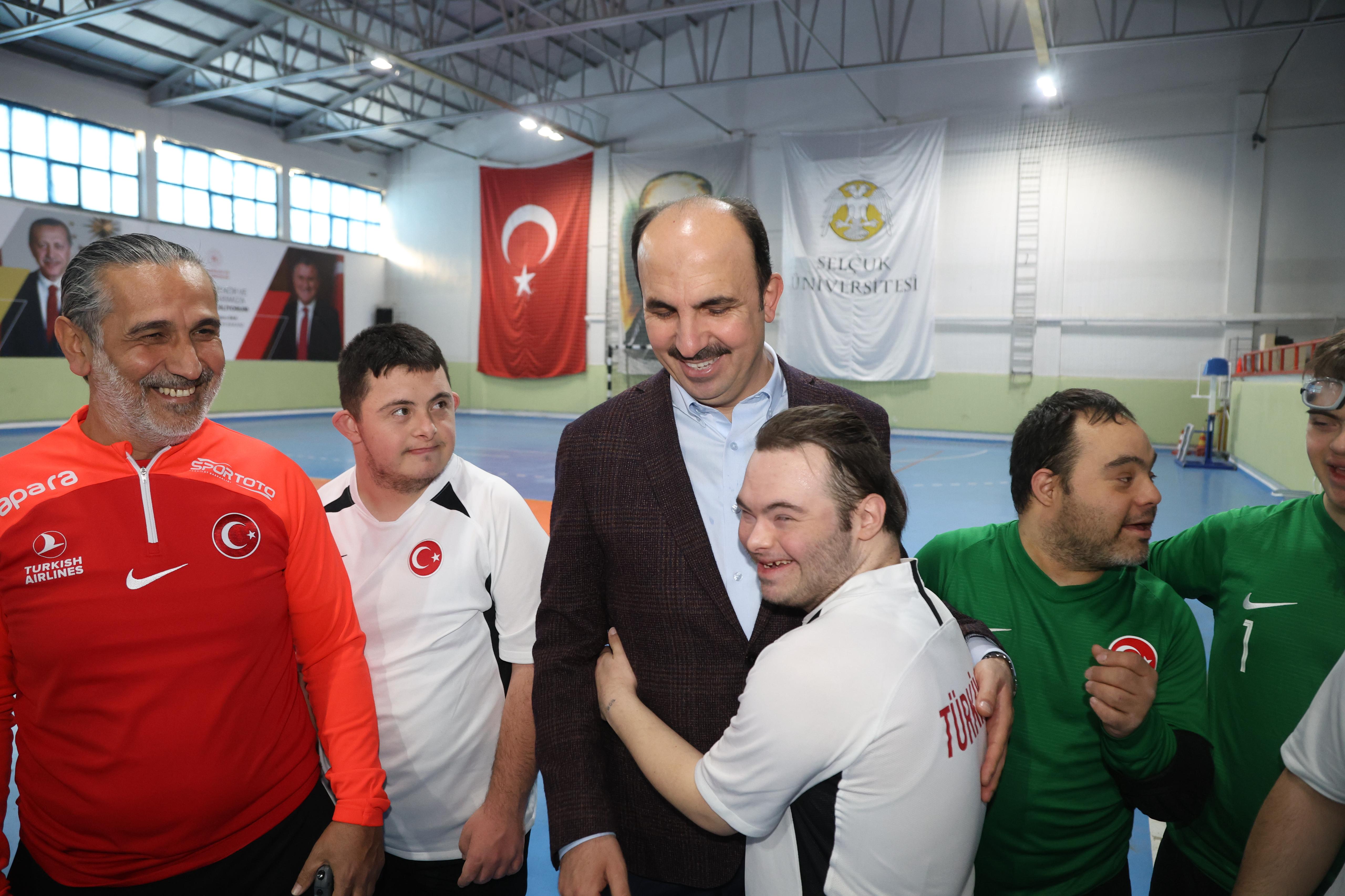 BAŞKAN ALTAY AVRUPA ŞAMPİYONASI’NA KONYA’DA HAZIRLANAN ÖZEL SPORCULARLA BULUŞTU