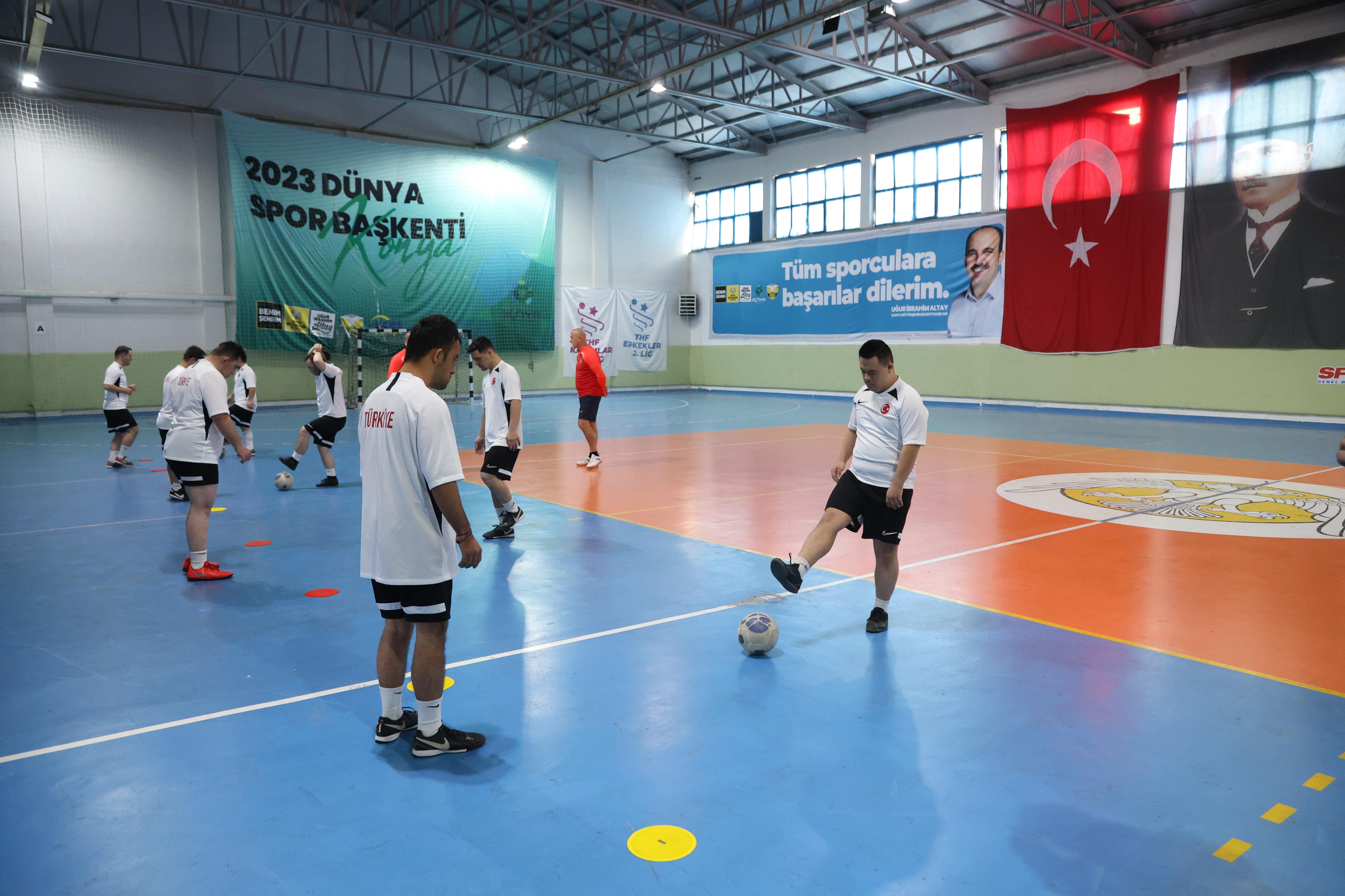 BAŞKAN ALTAY AVRUPA ŞAMPİYONASI’NA KONYA’DA HAZIRLANAN ÖZEL SPORCULARLA BULUŞTU