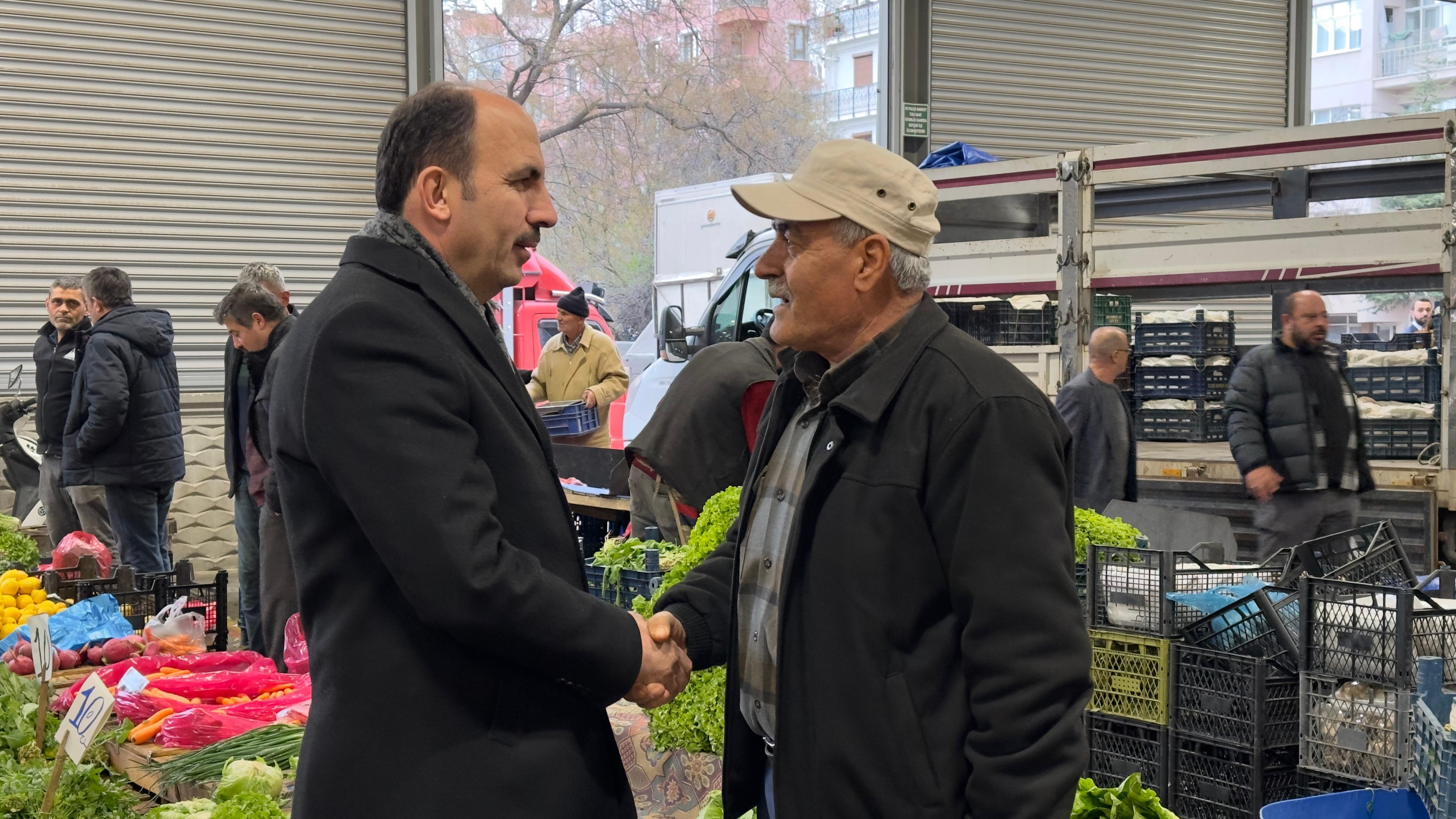 BAŞKAN ALTAY İFTAR ÖNCESİ BÜYÜK SİNAN SEMT PAZARI’NI ZİYARET ETTİ