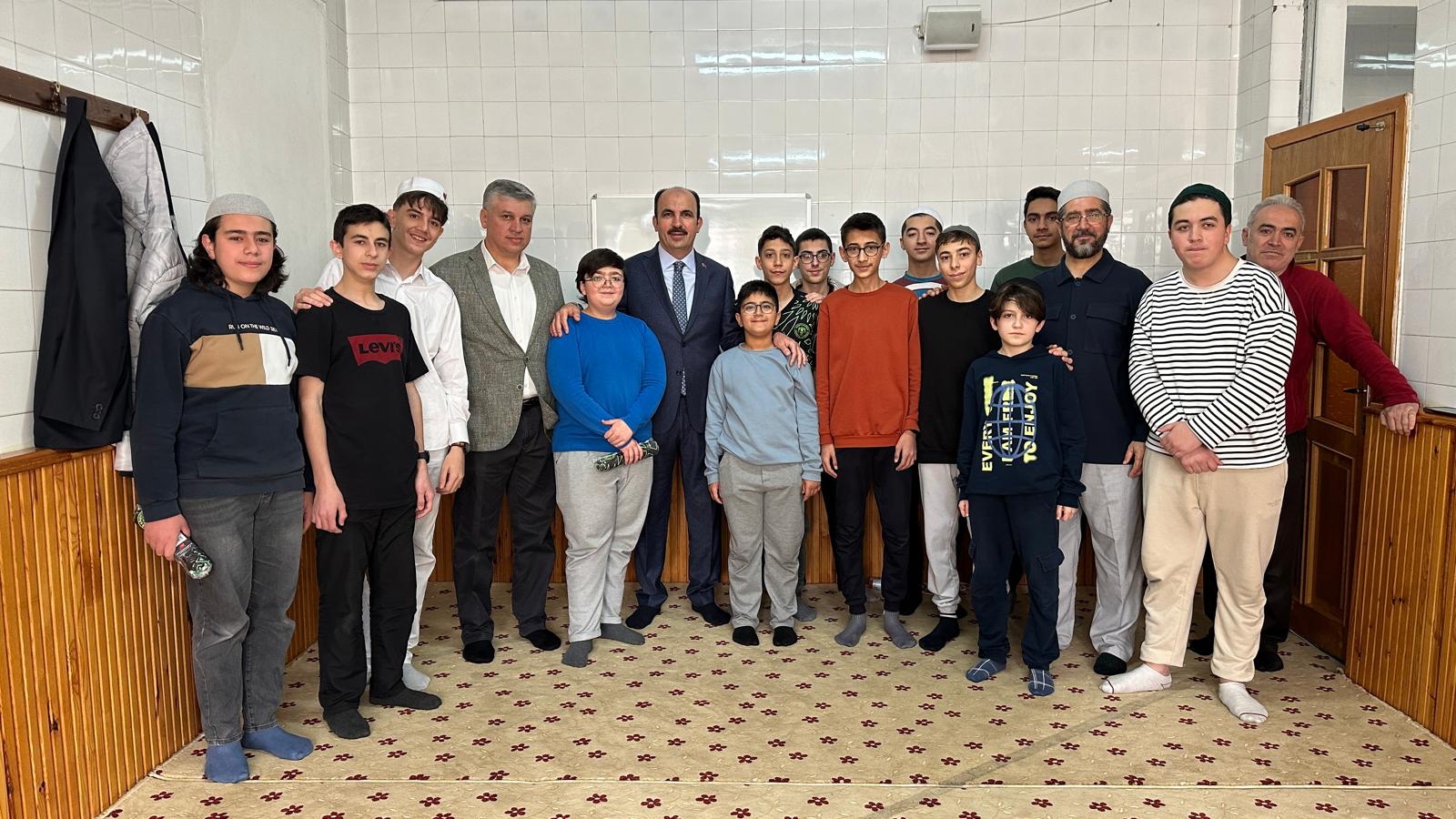 BAŞKAN ALTAY ESNAFLARIN VE KONYALILARIN BAYRAM HEYECANINA ORTAK OLDU