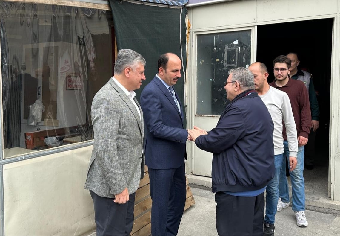 BAŞKAN ALTAY ESNAFLARIN VE KONYALILARIN BAYRAM HEYECANINA ORTAK OLDU