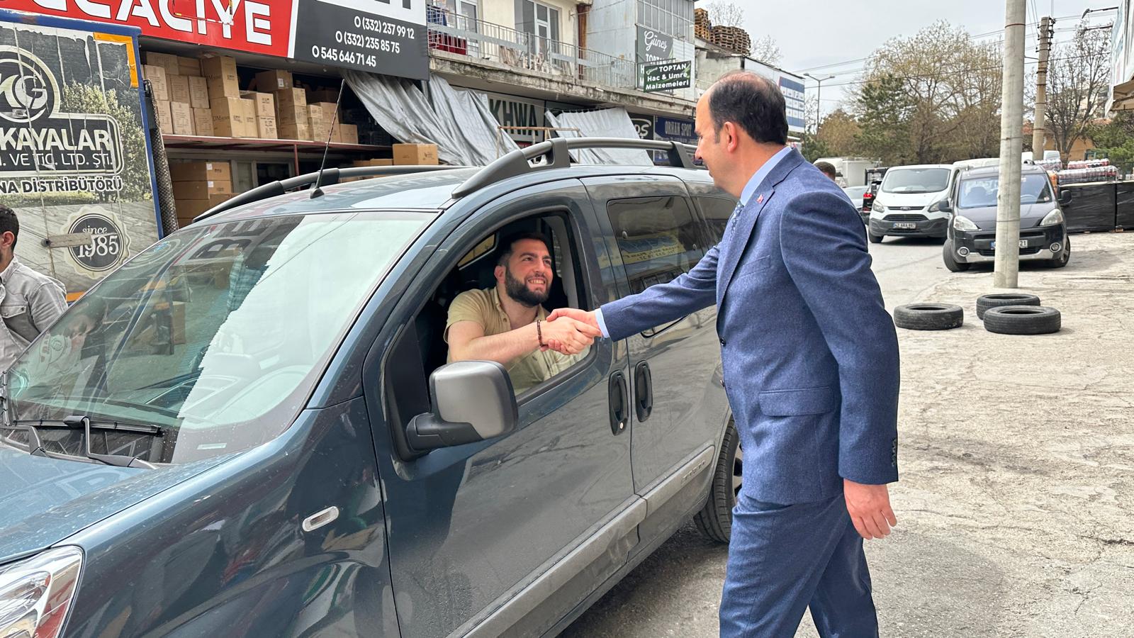 BAŞKAN ALTAY ESNAFLARIN VE KONYALILARIN BAYRAM HEYECANINA ORTAK OLDU
