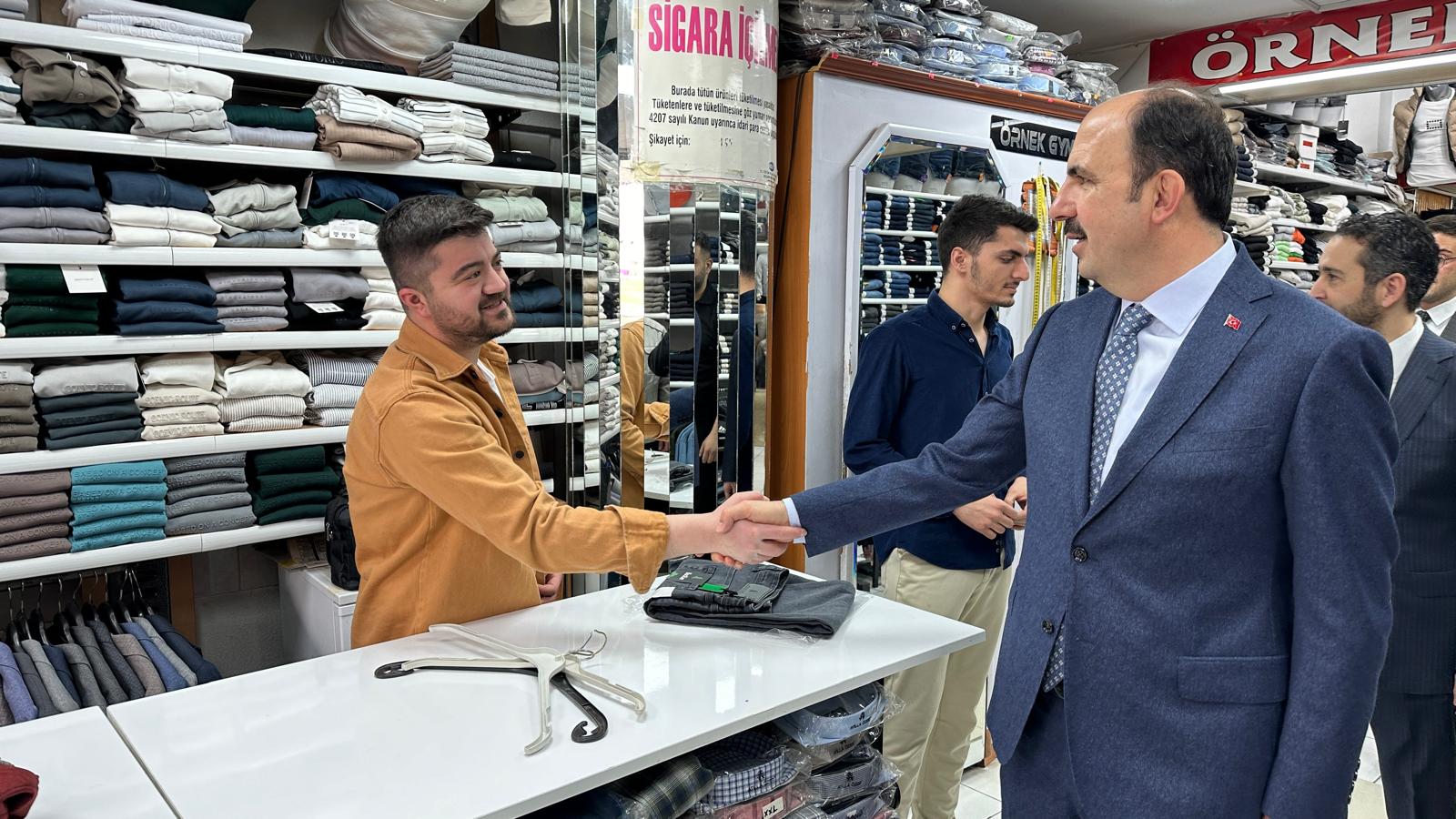 BAŞKAN ALTAY ESNAFLARIN VE KONYALILARIN BAYRAM HEYECANINA ORTAK OLDU