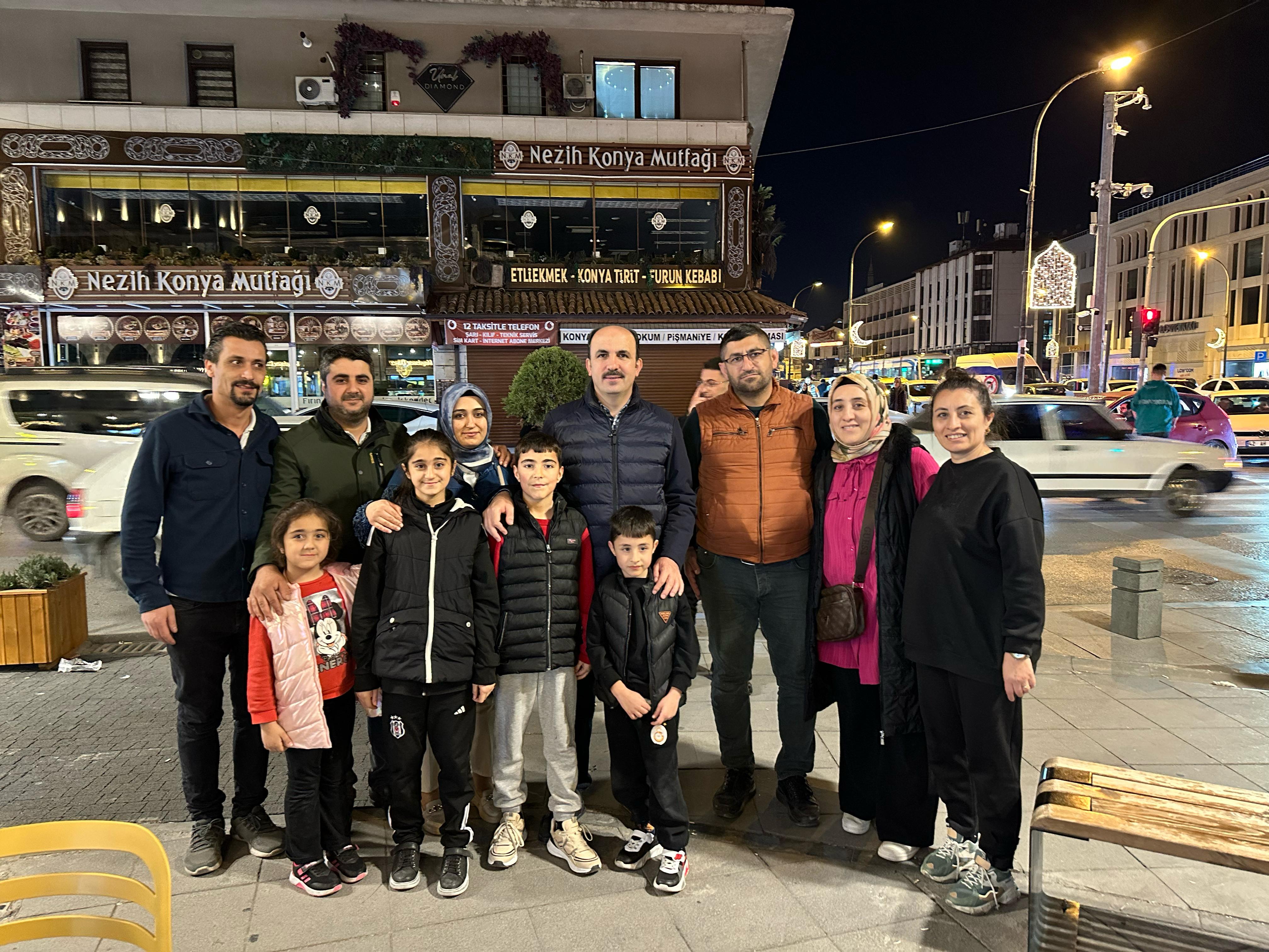 BAŞKAN ALTAY İFTAR ÖNCESİ VE TERAVİH SONRASI KONYALILARLA BULUŞTU