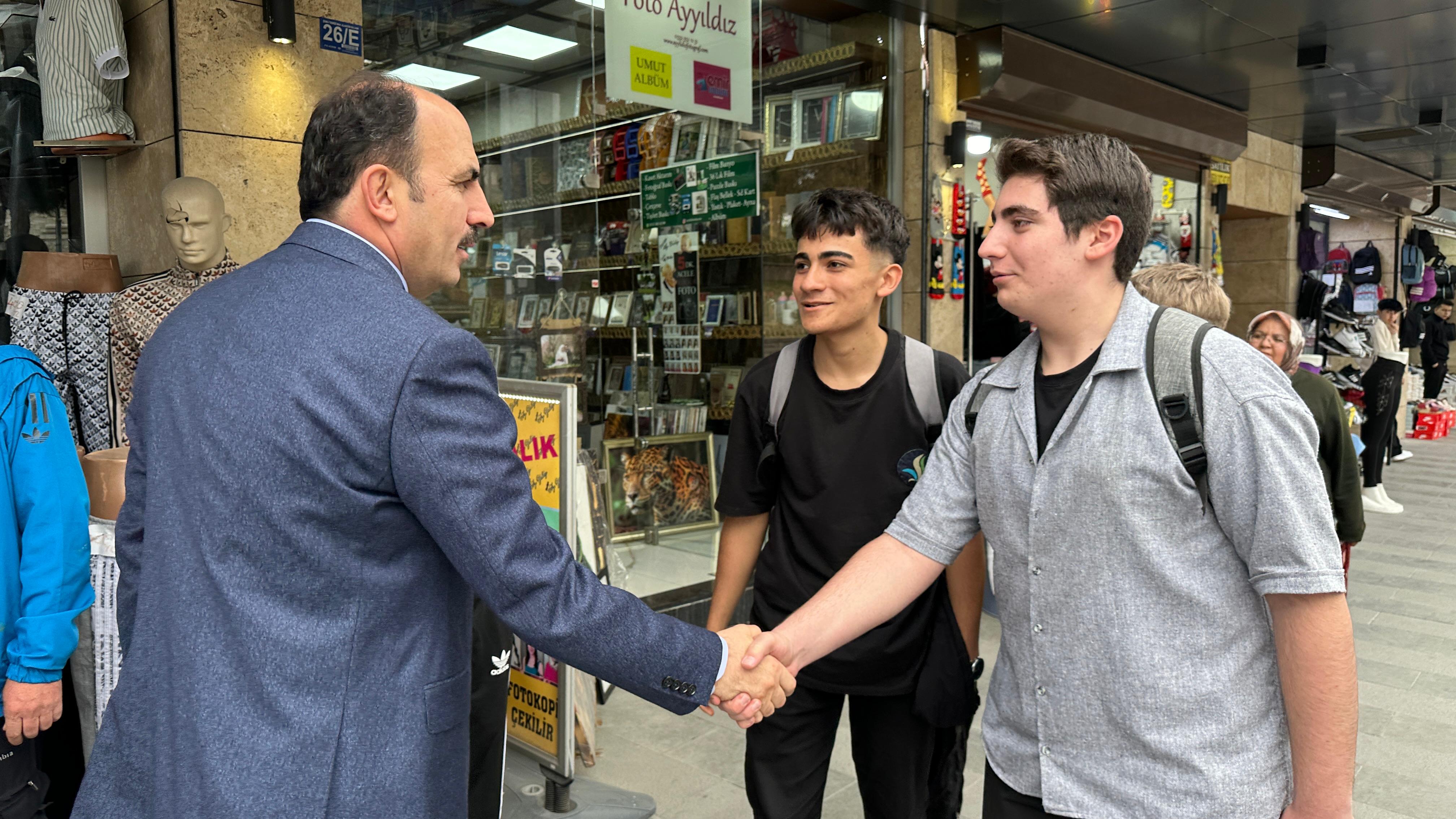 BAŞKAN ALTAY İFTAR ÖNCESİ VE TERAVİH SONRASI KONYALILARLA BULUŞTU