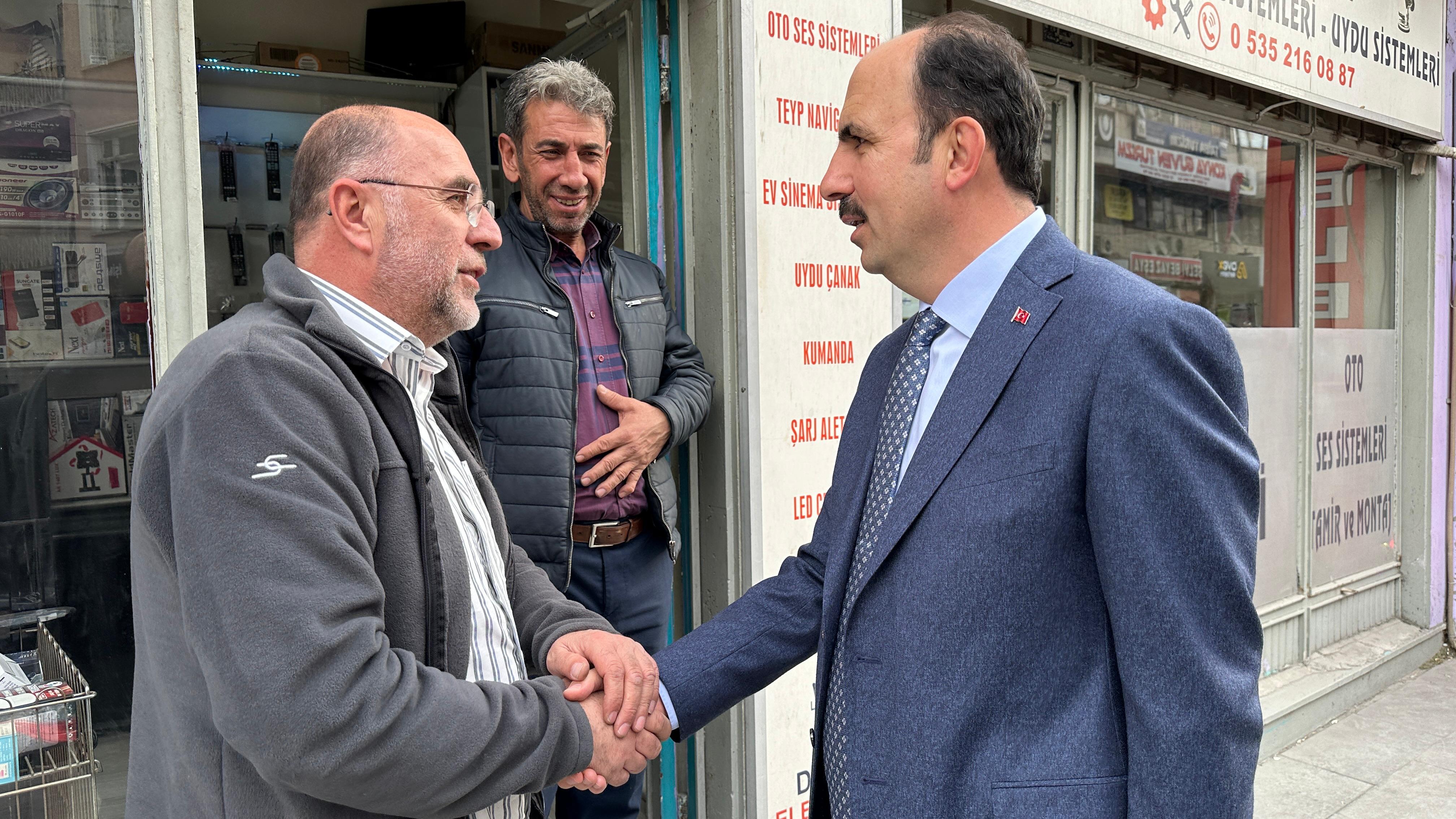 BAŞKAN ALTAY İFTAR ÖNCESİ VE TERAVİH SONRASI KONYALILARLA BULUŞTU