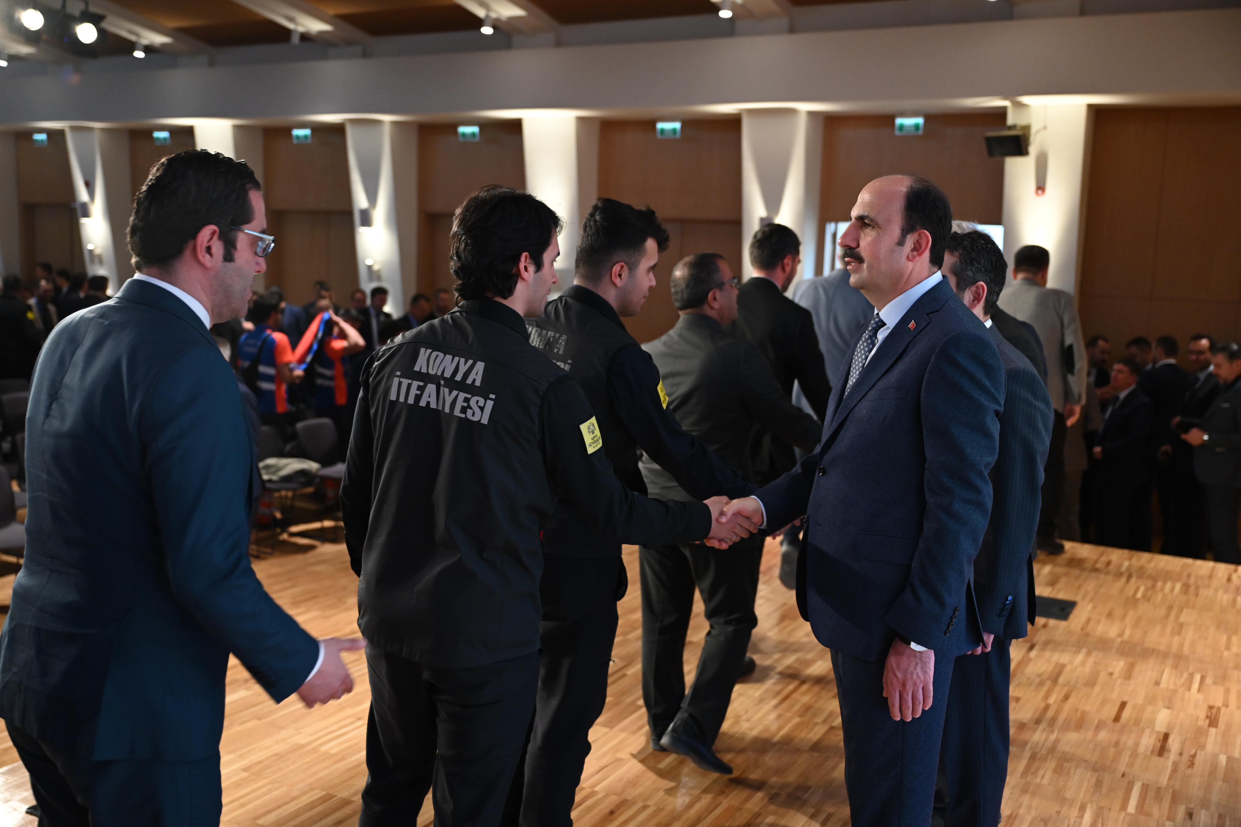 BAŞKAN ALTAY KONYA BÜYÜKŞEHİR BELEDİYESİ ÇALIŞANLARIYLA BAYRAMLAŞTI