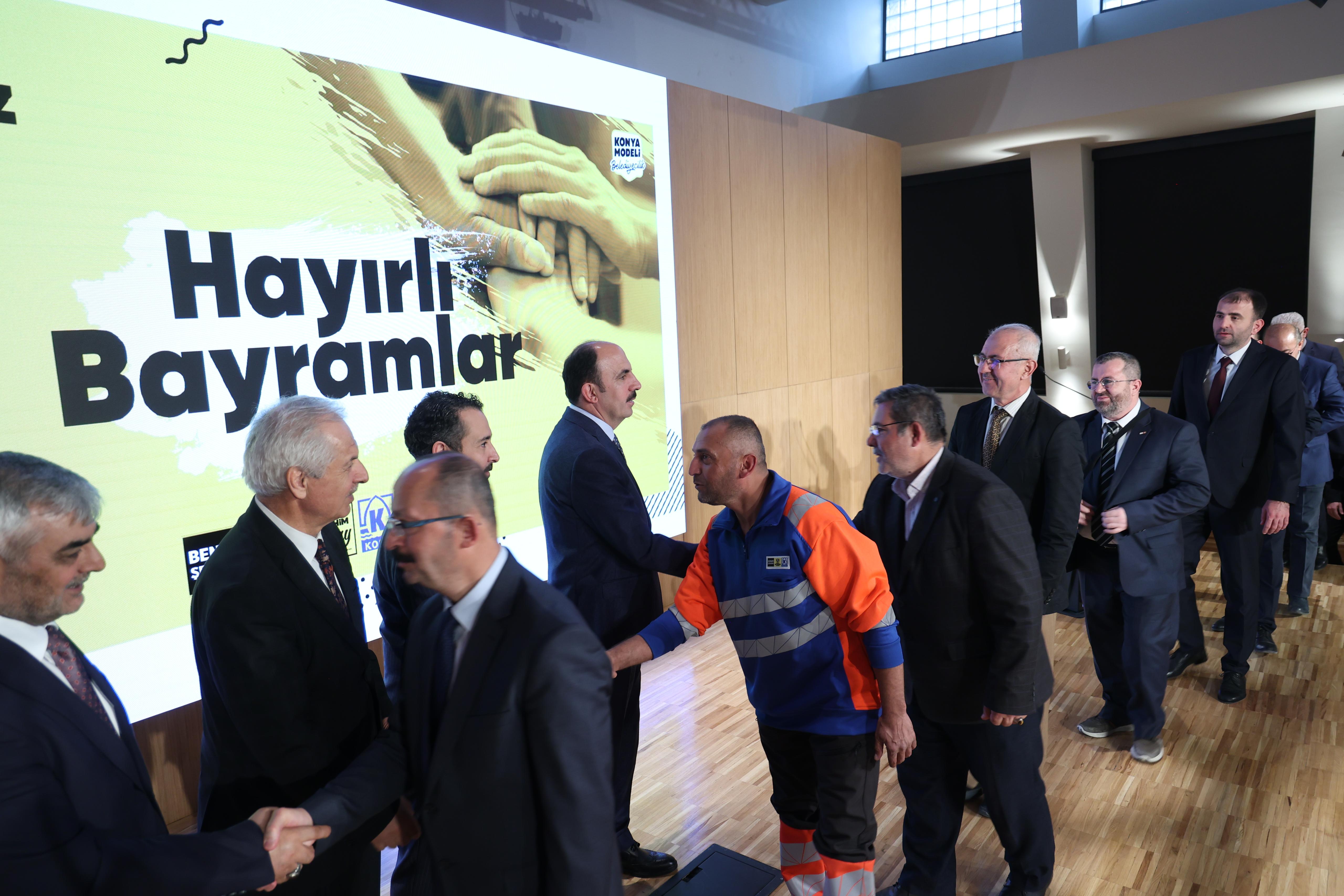 BAŞKAN ALTAY KONYA BÜYÜKŞEHİR BELEDİYESİ ÇALIŞANLARIYLA BAYRAMLAŞTI