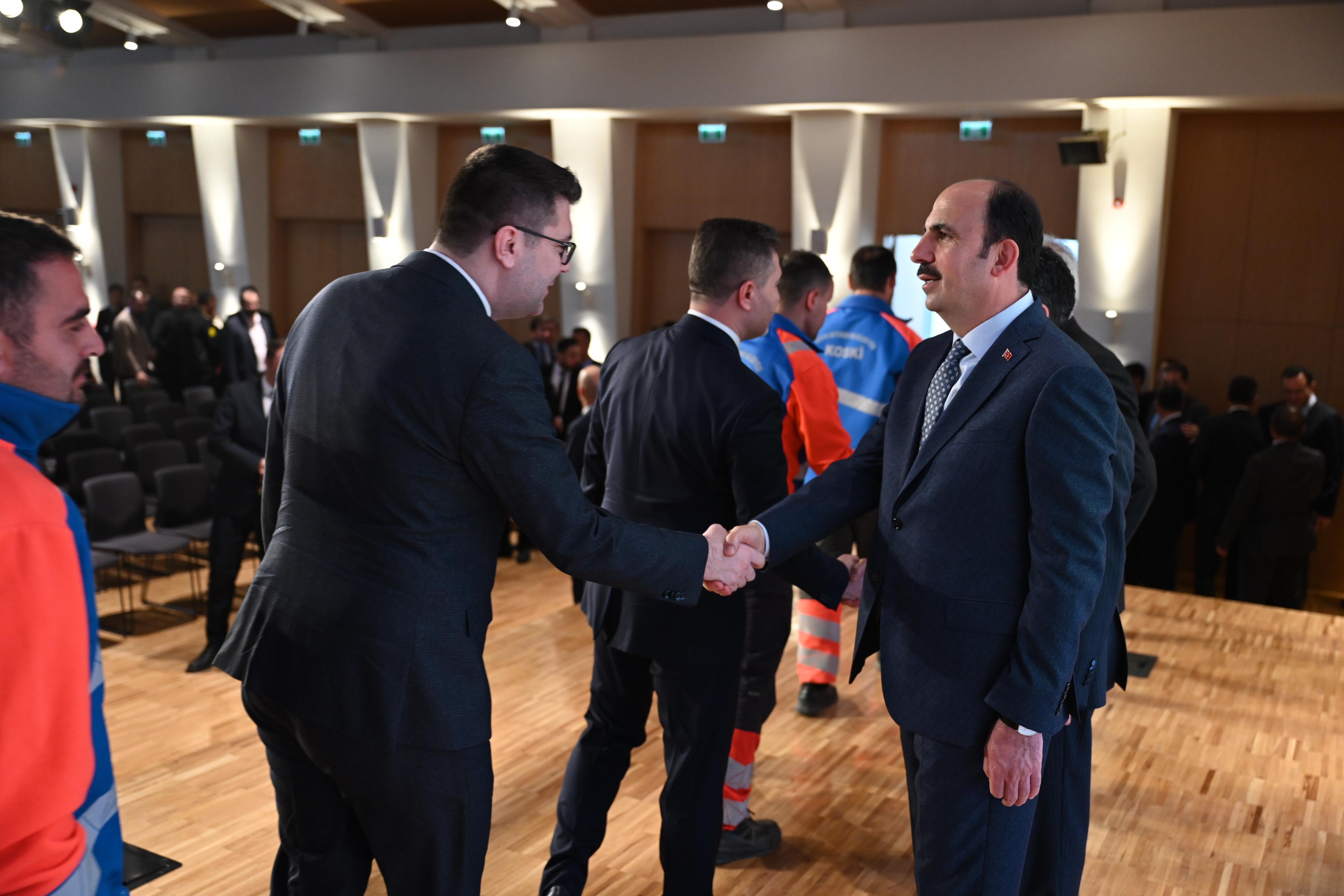 BAŞKAN ALTAY KONYA BÜYÜKŞEHİR BELEDİYESİ ÇALIŞANLARIYLA BAYRAMLAŞTI