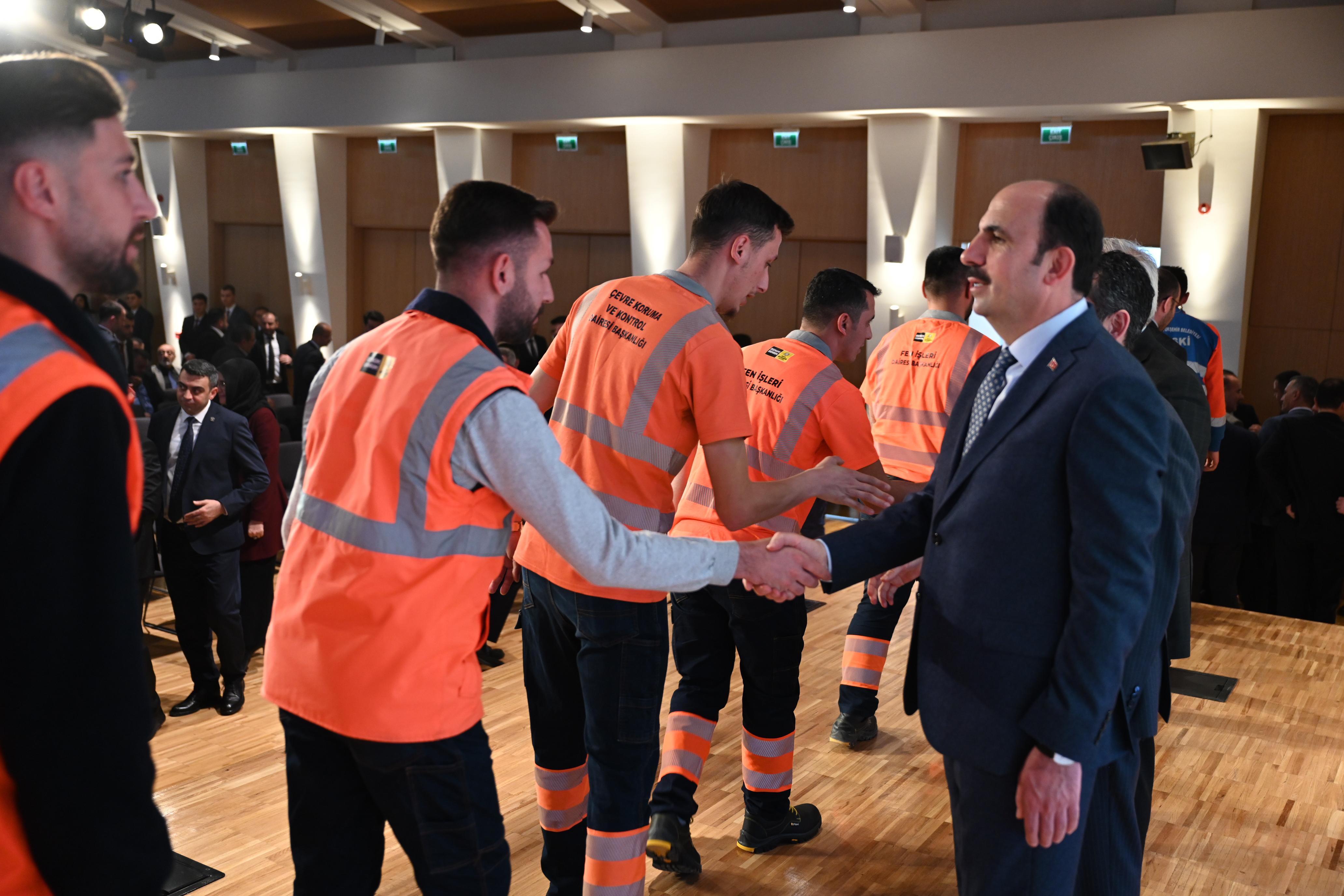BAŞKAN ALTAY KONYA BÜYÜKŞEHİR BELEDİYESİ ÇALIŞANLARIYLA BAYRAMLAŞTI