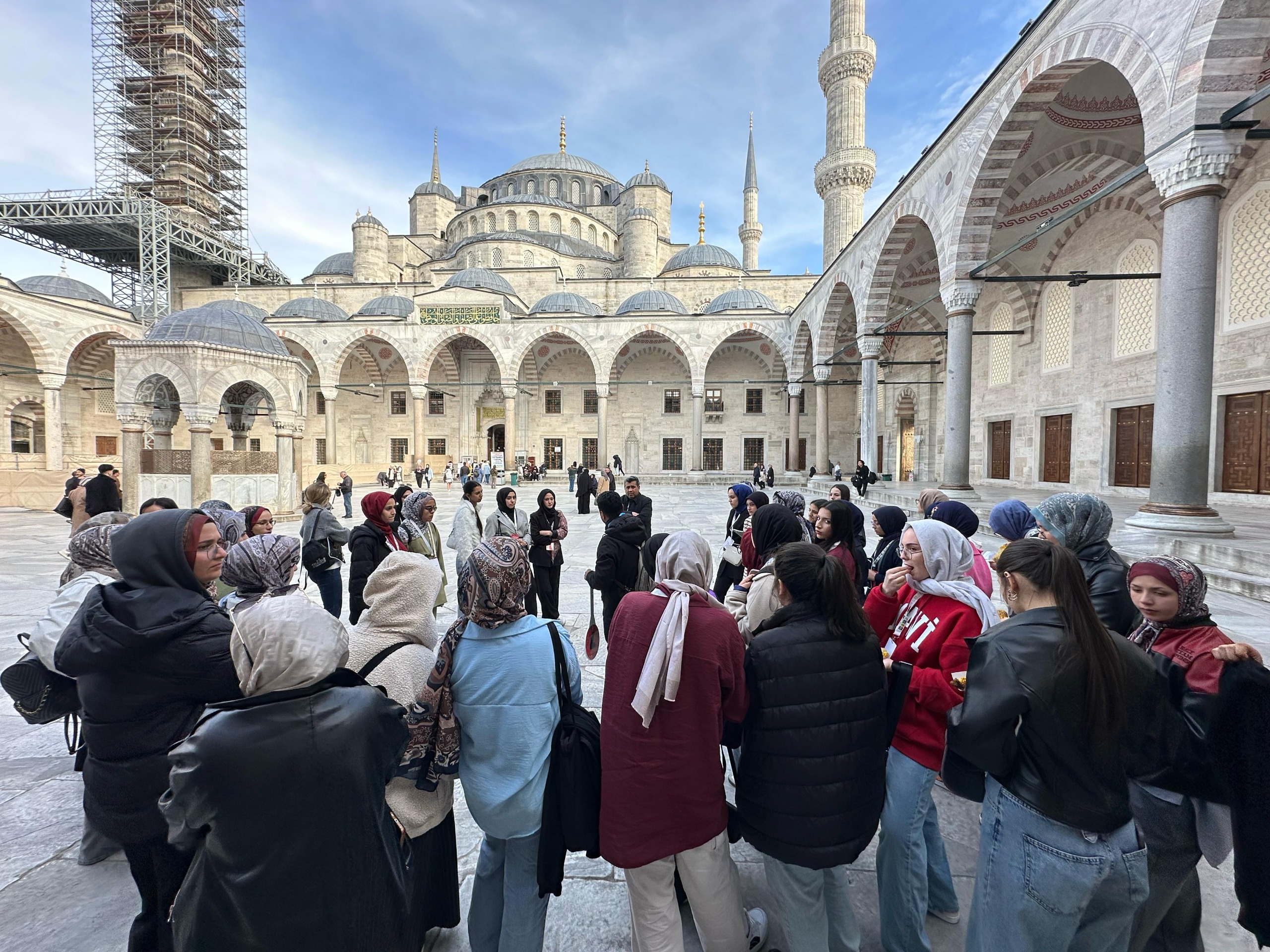 “ATABEY GENÇLİĞİ ECDADIN İZİNDE” PROJESİ İKİ BAŞKENT ARASINDA GÖNÜL KÖPRÜSÜ KURUYOR