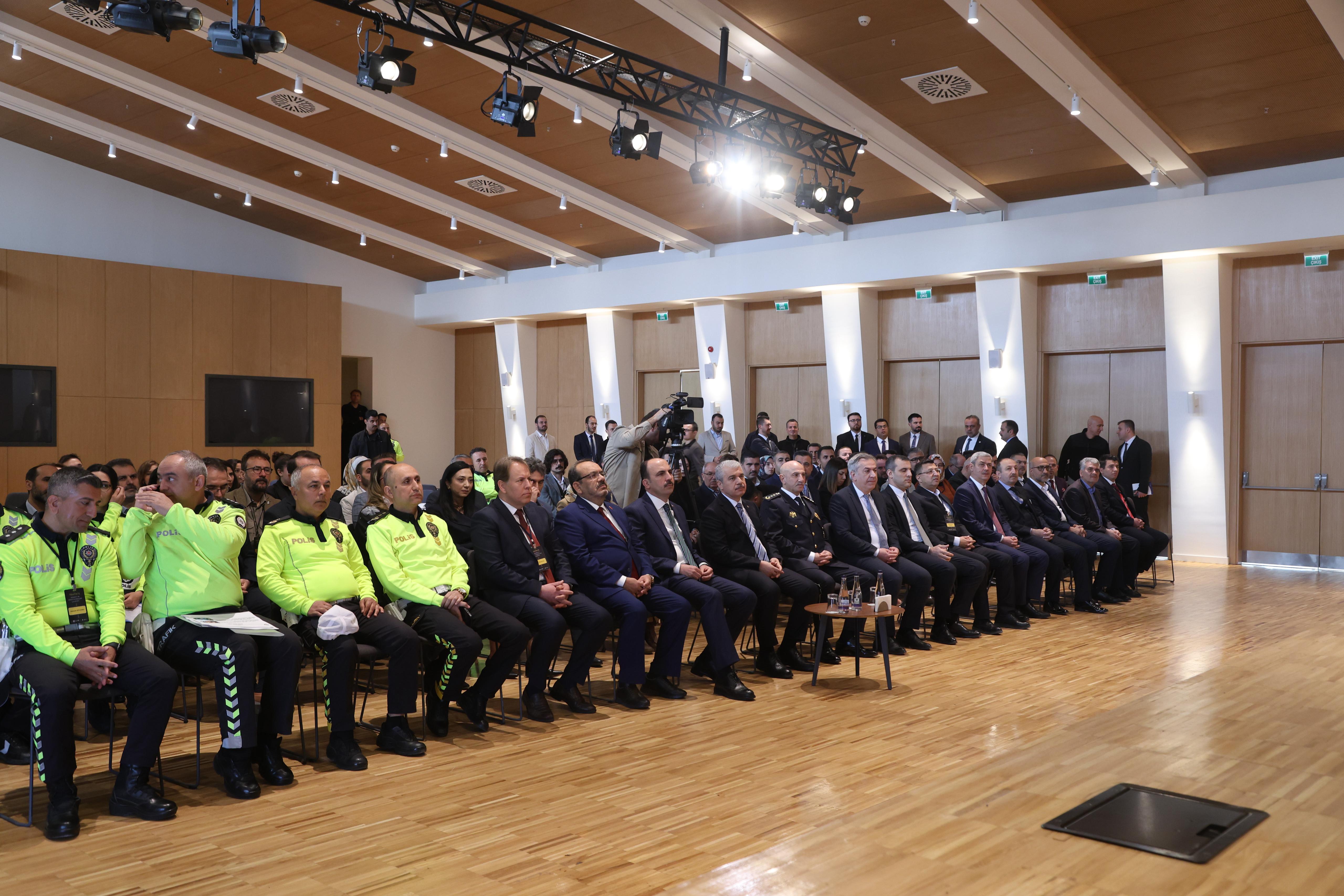 TRAFİKTE NEZAKET VE GÖRGÜ KURALLARI ÇALIŞTAYI DÜZENLENDİ