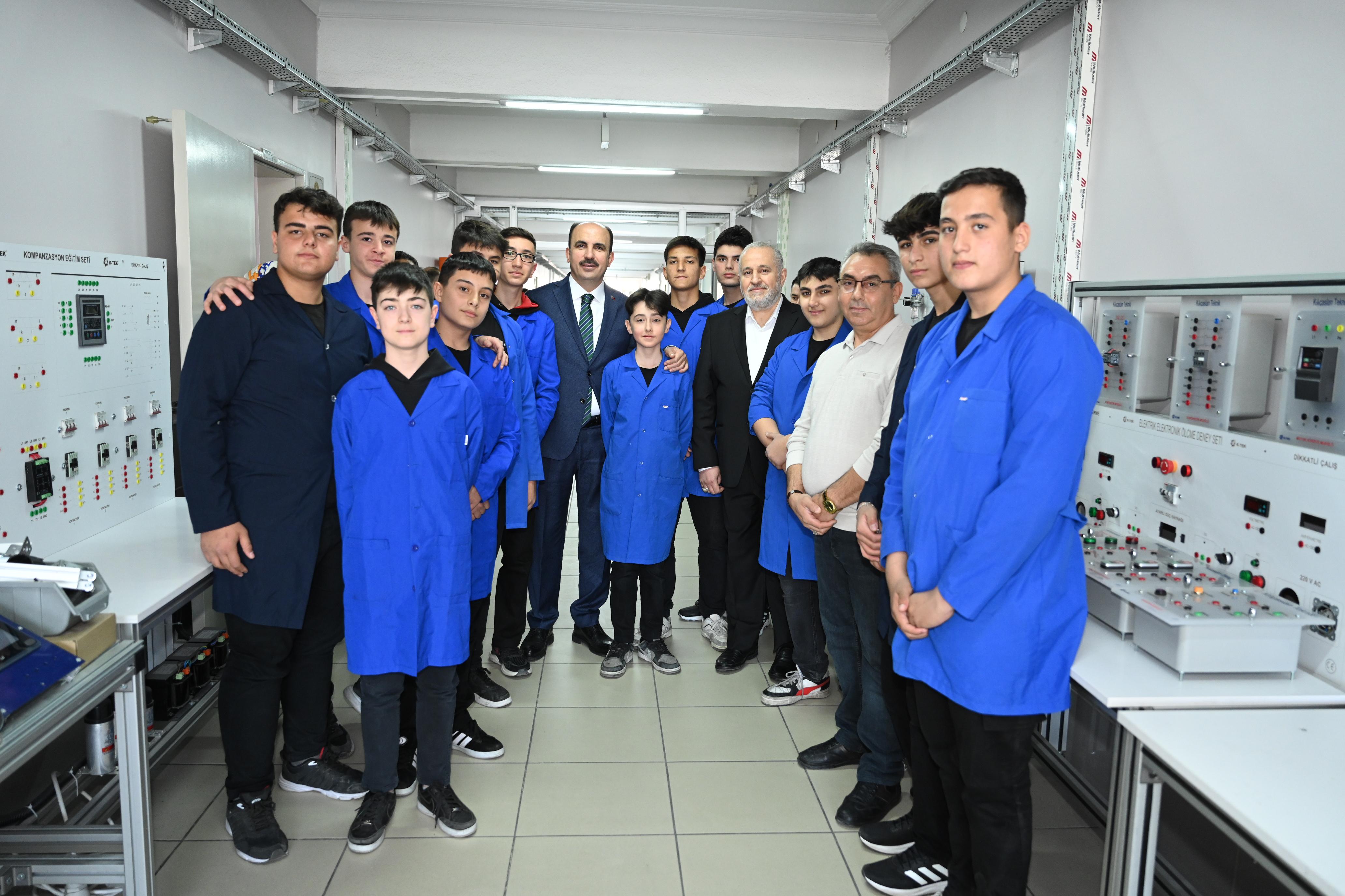 BAŞKAN ALTAY: “GENÇLERİN İNŞA ETTİĞİ TÜRKİYE ÇOK DAHA GÜZEL OLACAK”