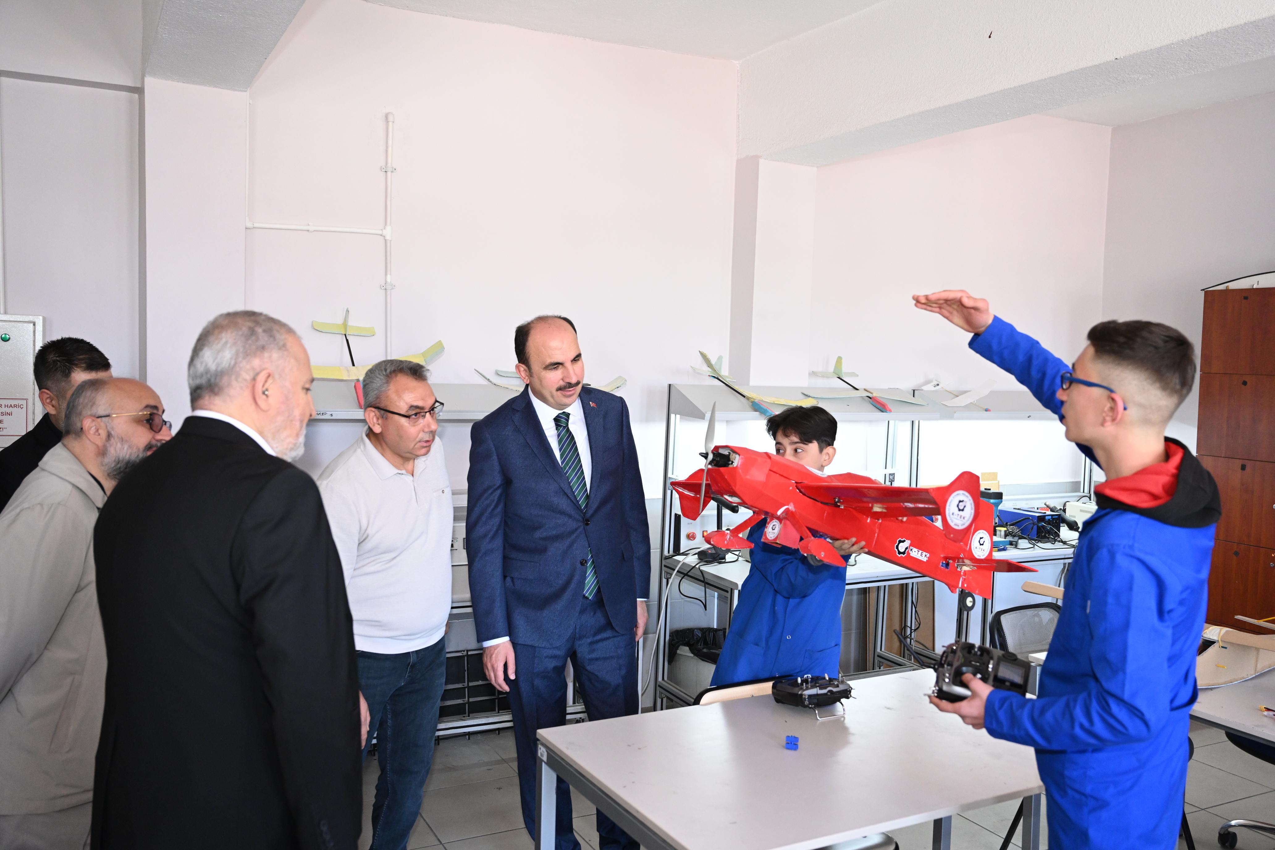 BAŞKAN ALTAY: “GENÇLERİN İNŞA ETTİĞİ TÜRKİYE ÇOK DAHA GÜZEL OLACAK”