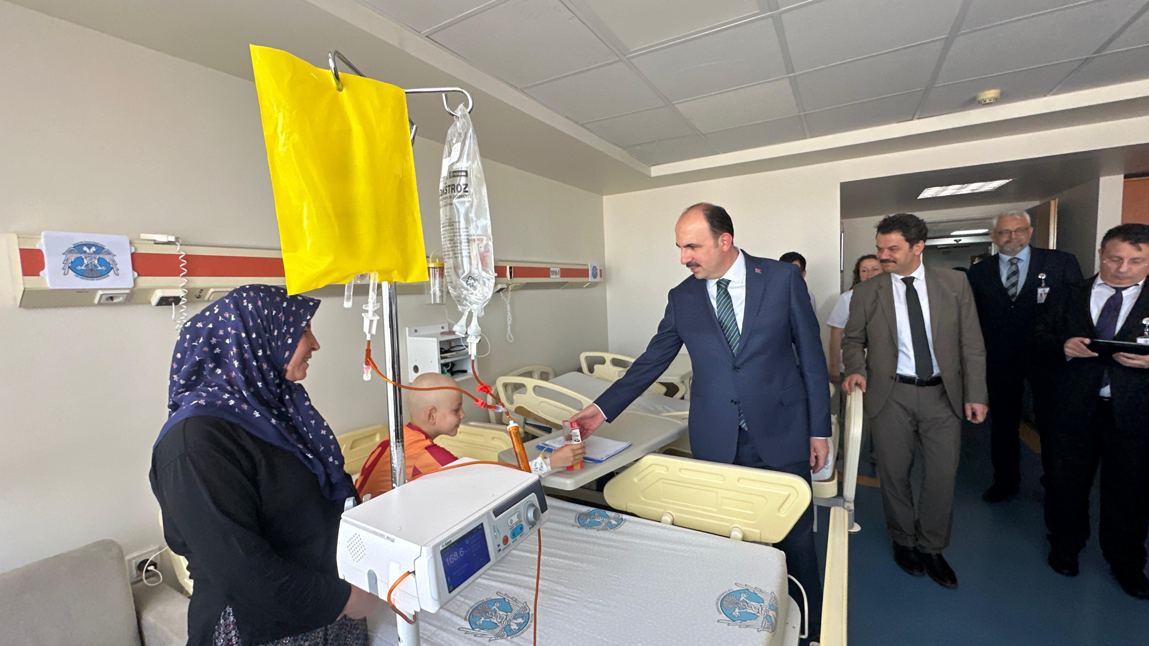 BAŞKAN ALTAY SÜ TIP FAKÜLTESİ’NDE TEDAVİ GÖREN HASTALARI ZİYARET ETTİ