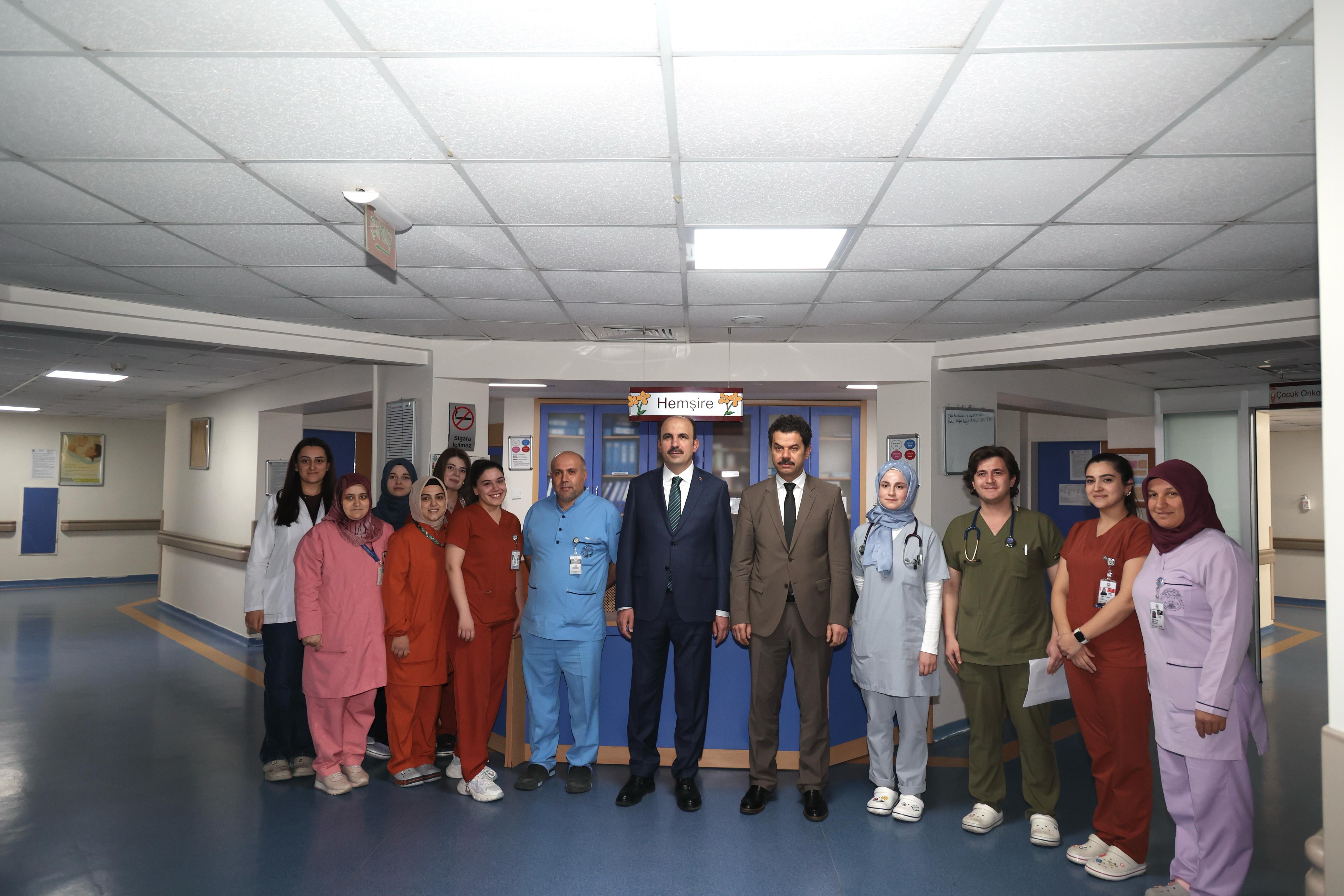 BAŞKAN ALTAY SÜ TIP FAKÜLTESİ’NDE TEDAVİ GÖREN HASTALARI ZİYARET ETTİ