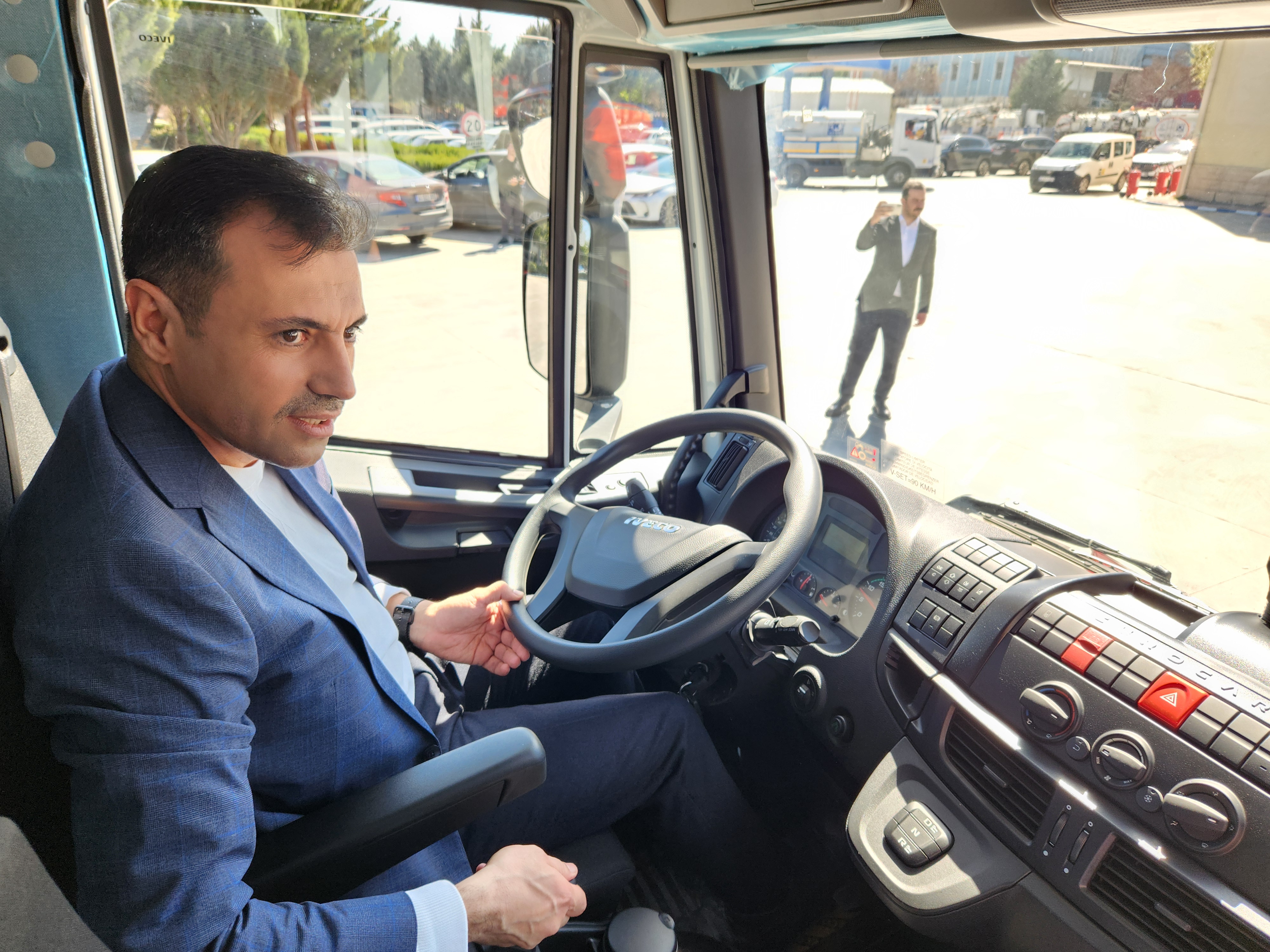 BAŞKAN ALTAY: “100 MİLYON LİRA BEDELLE KOSKİ’YE 24 YENİ İŞ MAKİNESİ DAHA KAZANDIRDIK”