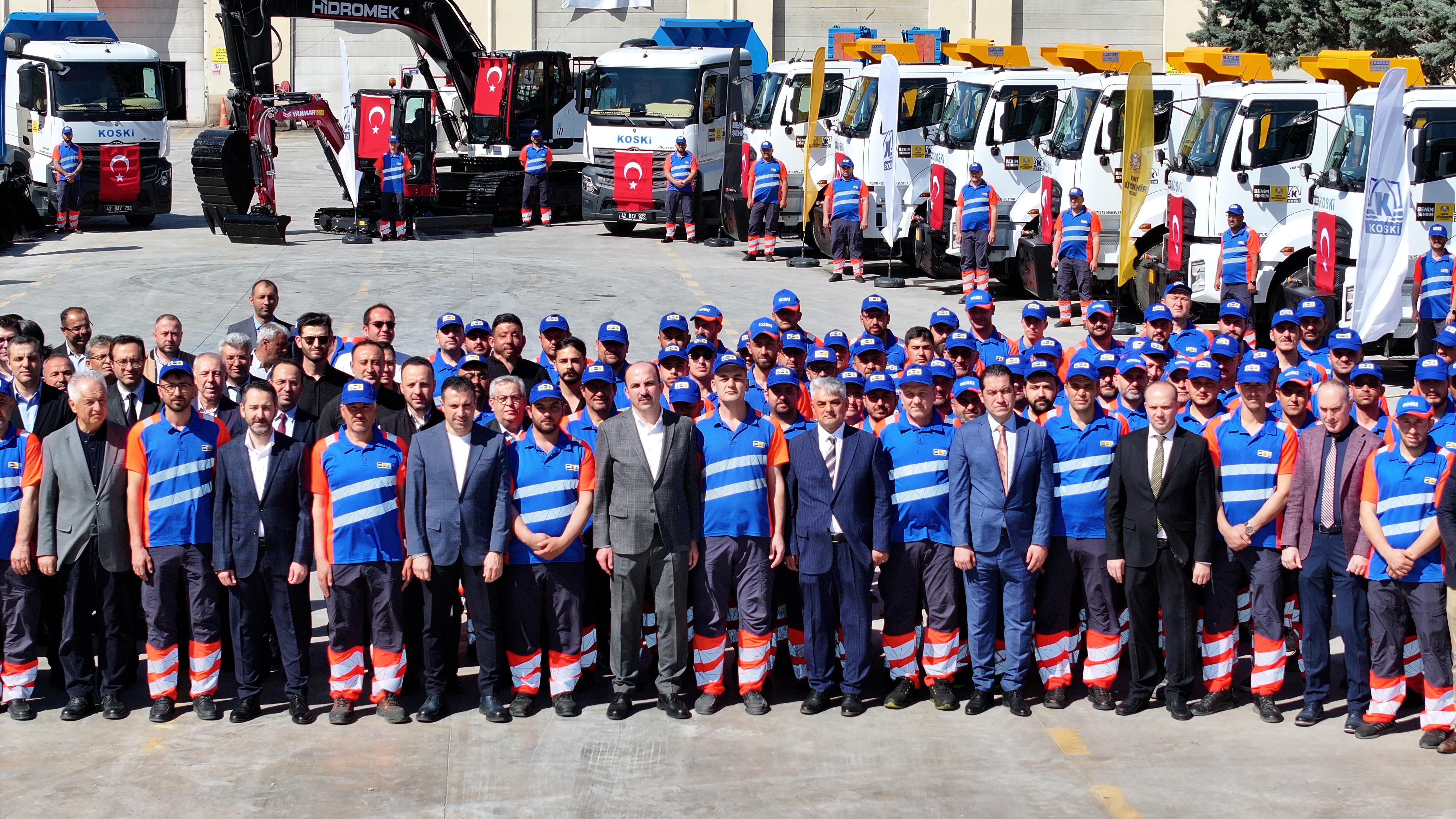 BAŞKAN ALTAY: “100 MİLYON LİRA BEDELLE KOSKİ’YE 24 YENİ İŞ MAKİNESİ DAHA KAZANDIRDIK”