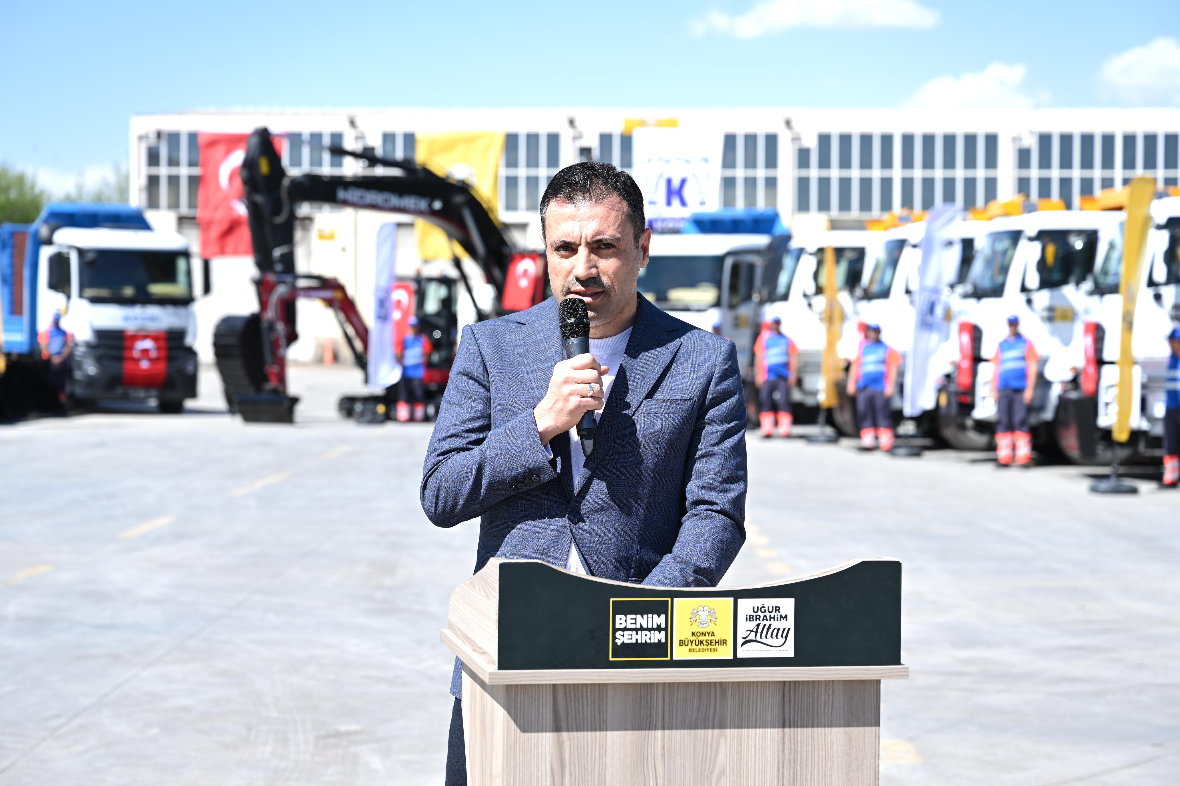 BAŞKAN ALTAY: “100 MİLYON LİRA BEDELLE KOSKİ’YE 24 YENİ İŞ MAKİNESİ DAHA KAZANDIRDIK”